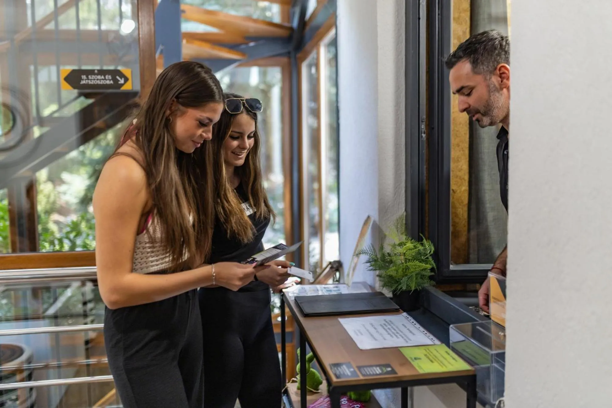 People in 4 Évszak Völgyhotel