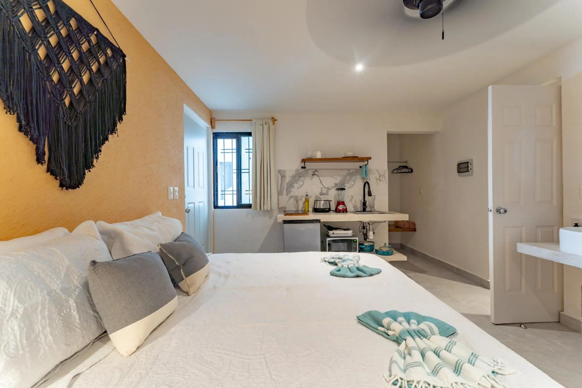 Photo of the whole room, Bed in Casa Yako