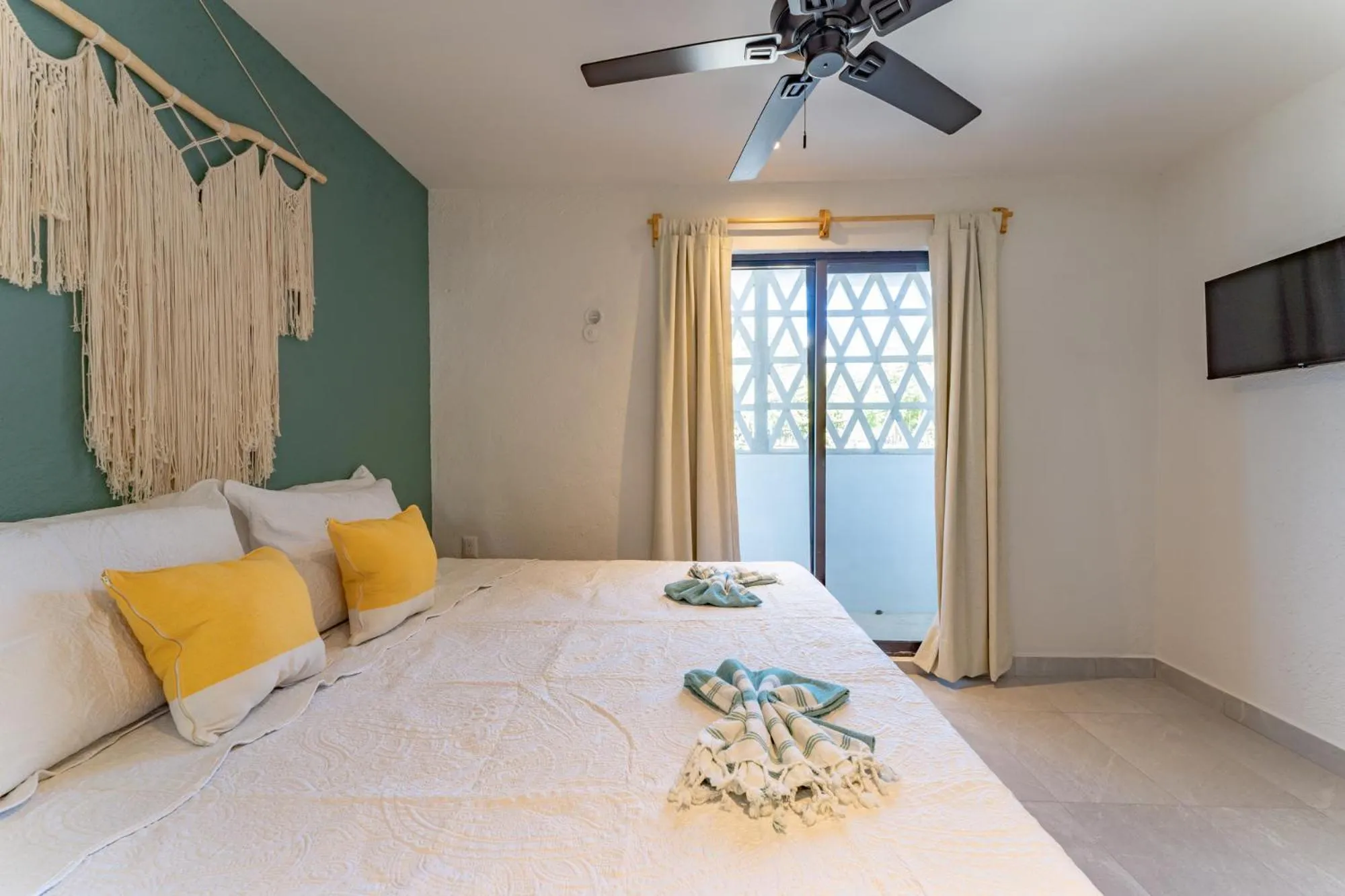 Photo of the whole room, Bed in Casa Yako