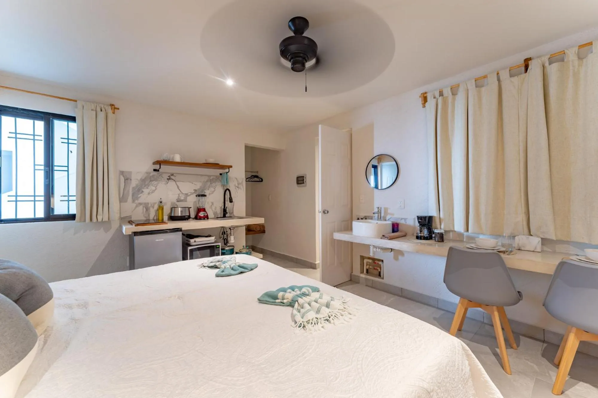 Photo of the whole room, Bed in Casa Yako