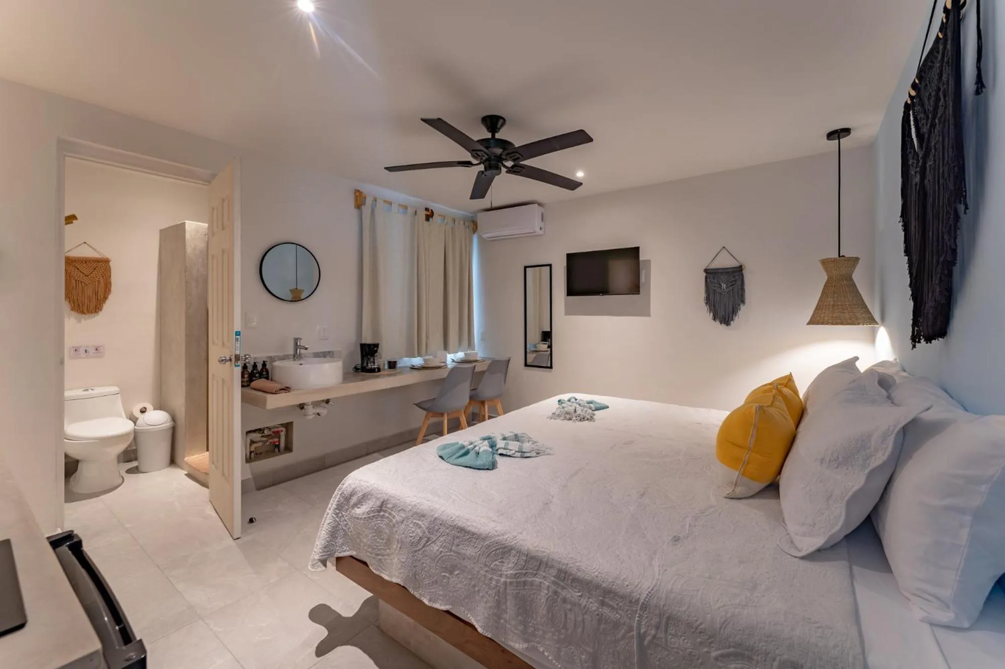 Photo of the whole room, Bed in Casa Yako