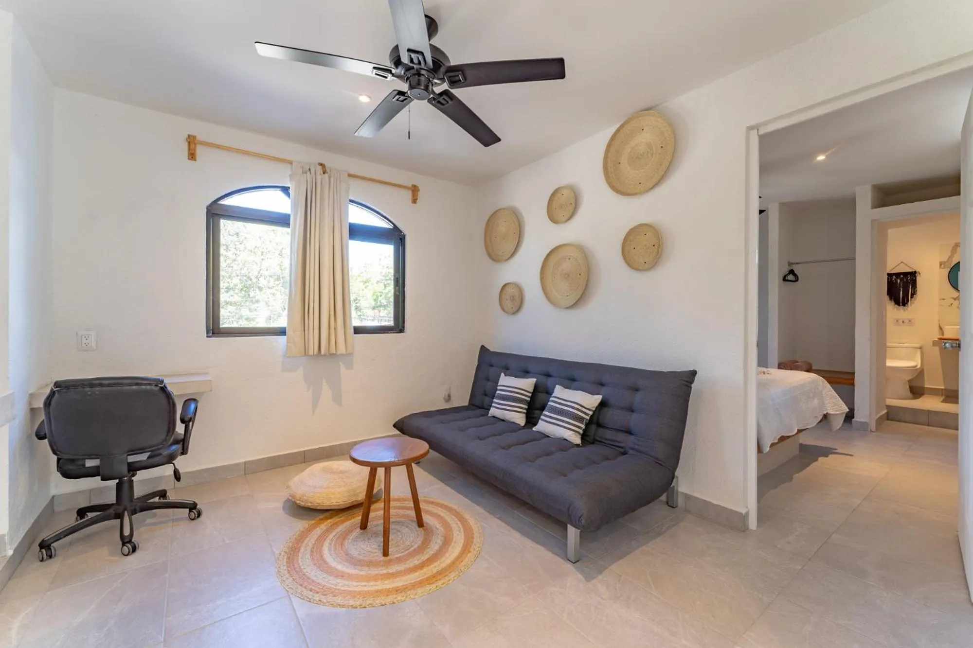 Seating area, Bed in Casa Yako