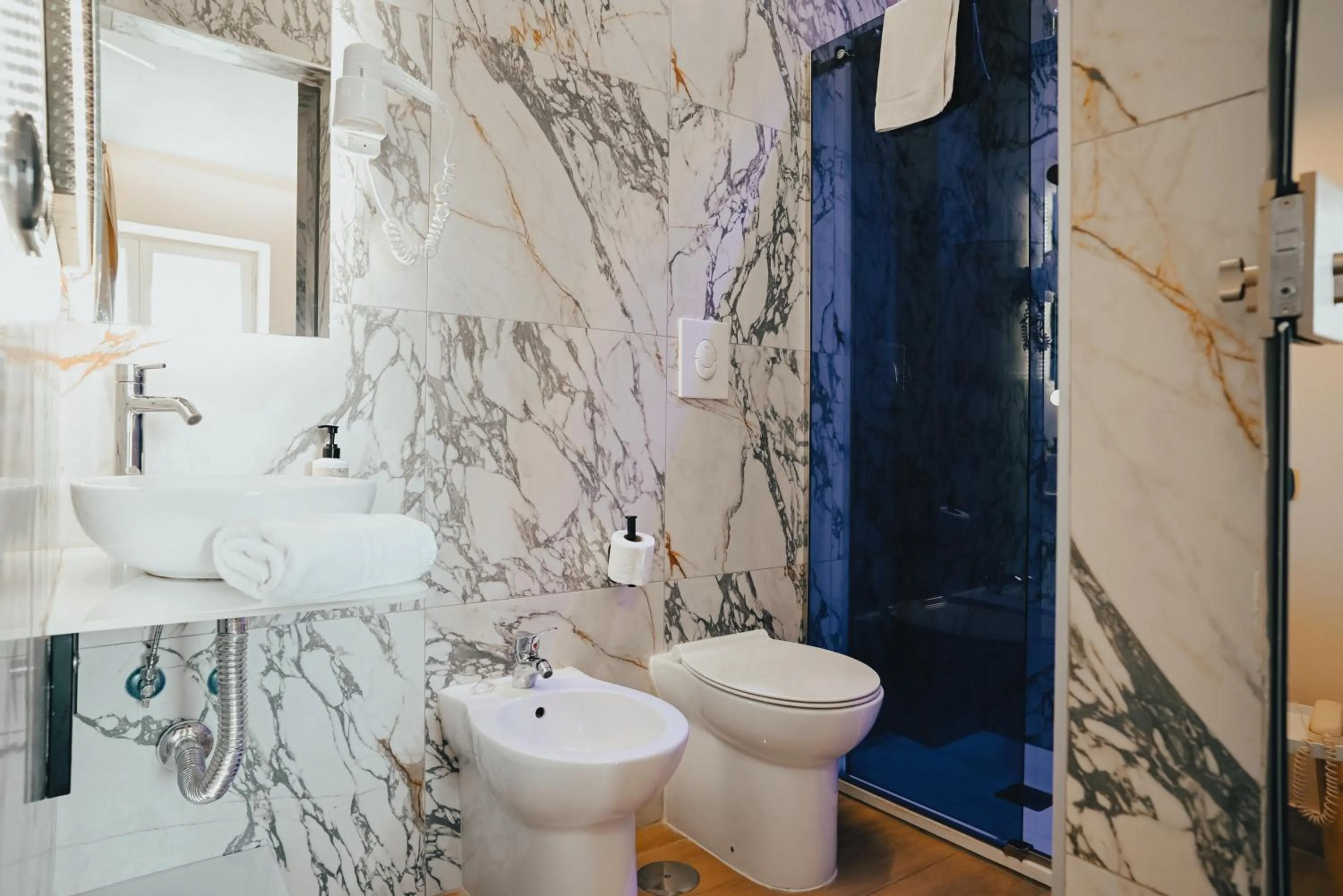 Shower in Puteoli Palace Hotel