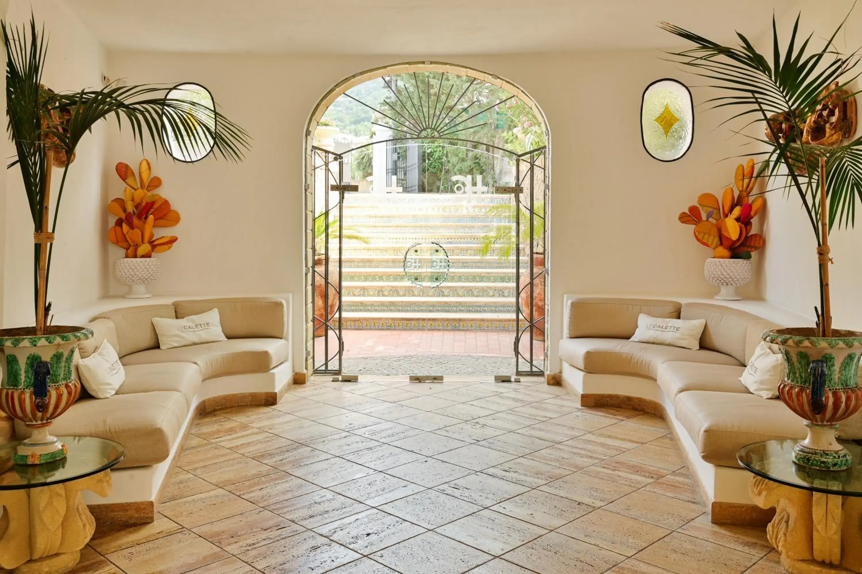 Facade/entrance in Le Calette Bay Facade/entrance in Le Calette Bay