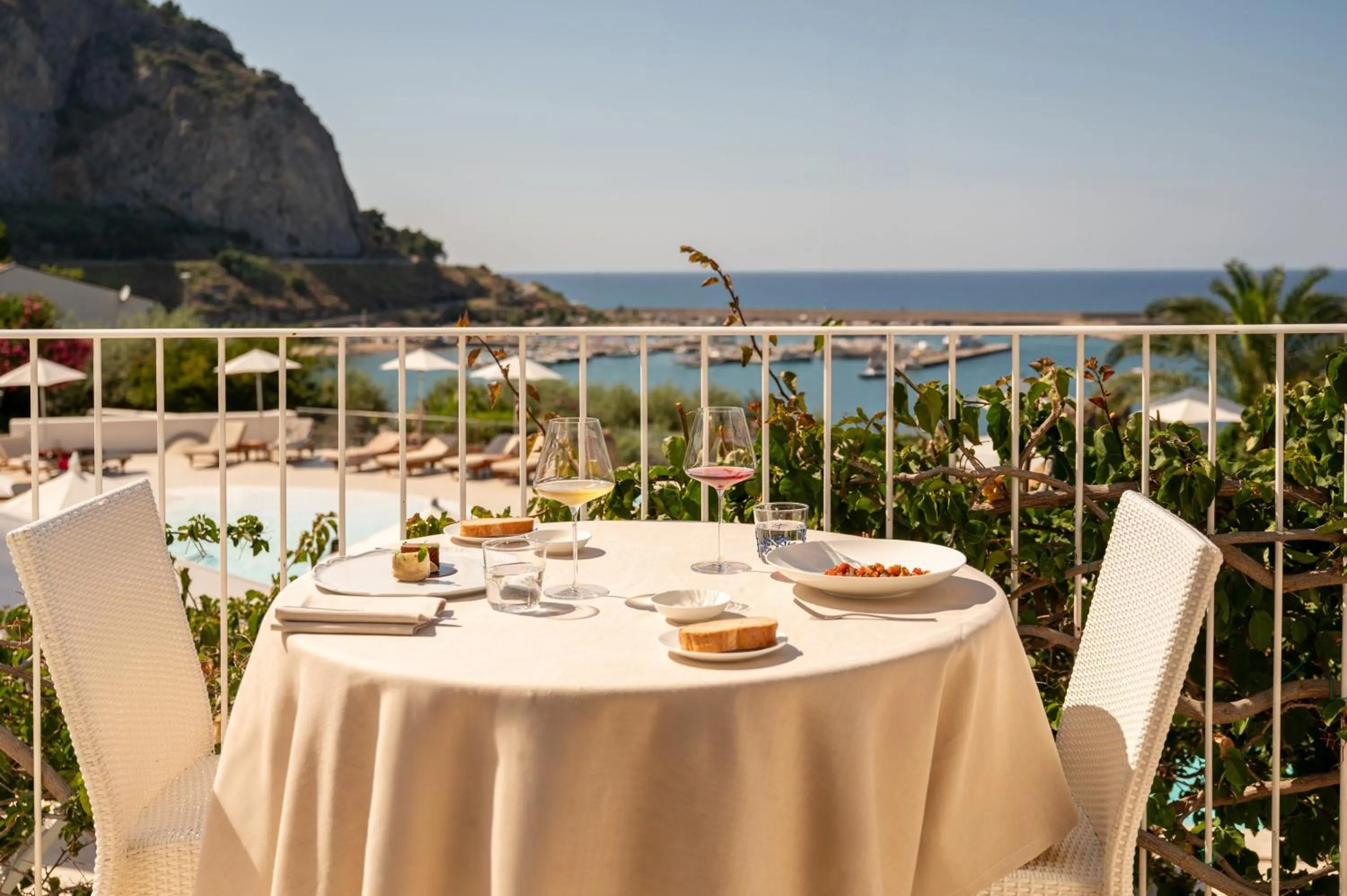 Restaurant/places to eat in Le Calette Bay