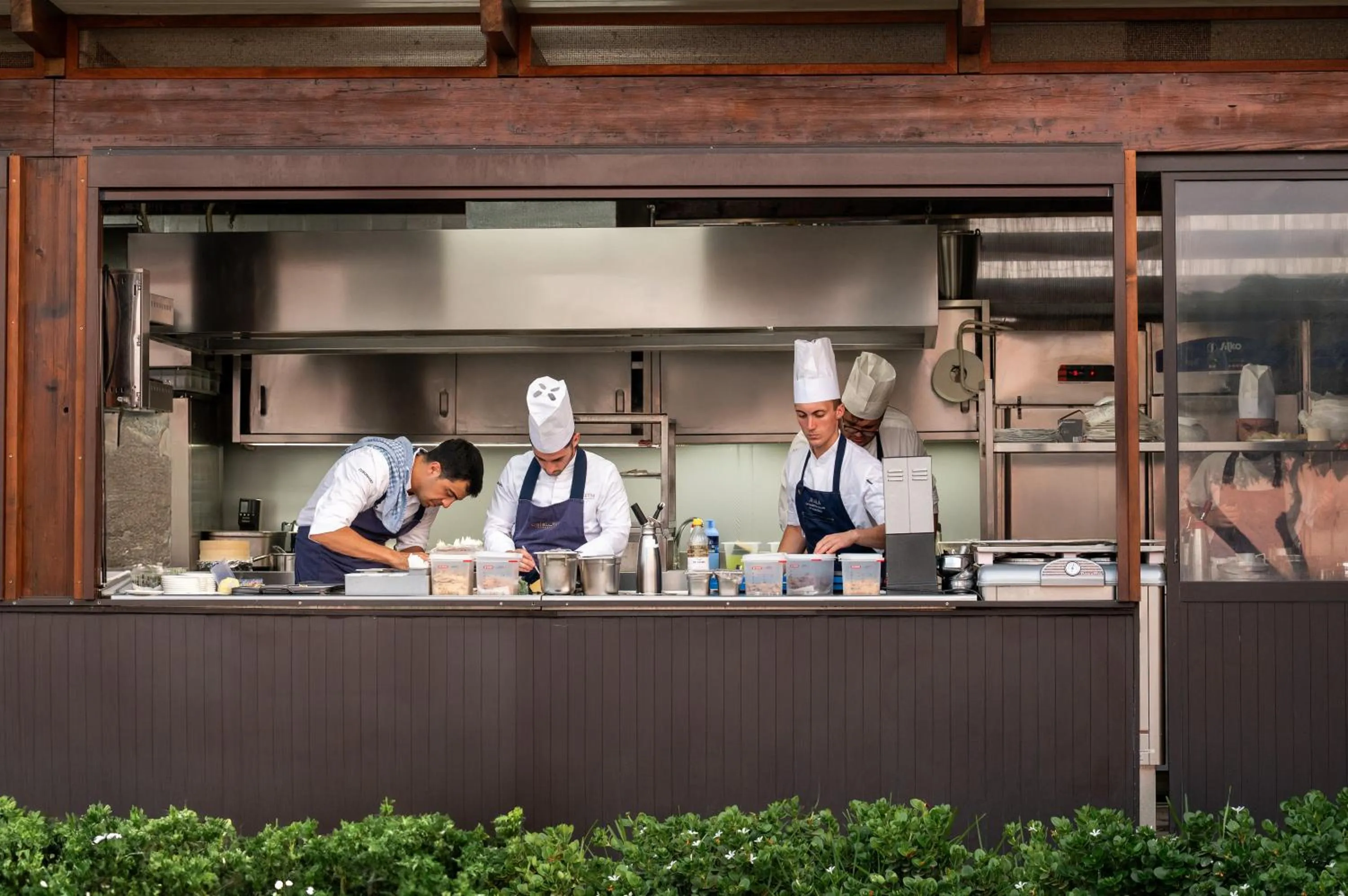 Restaurant/places to eat in Le Calette Bay