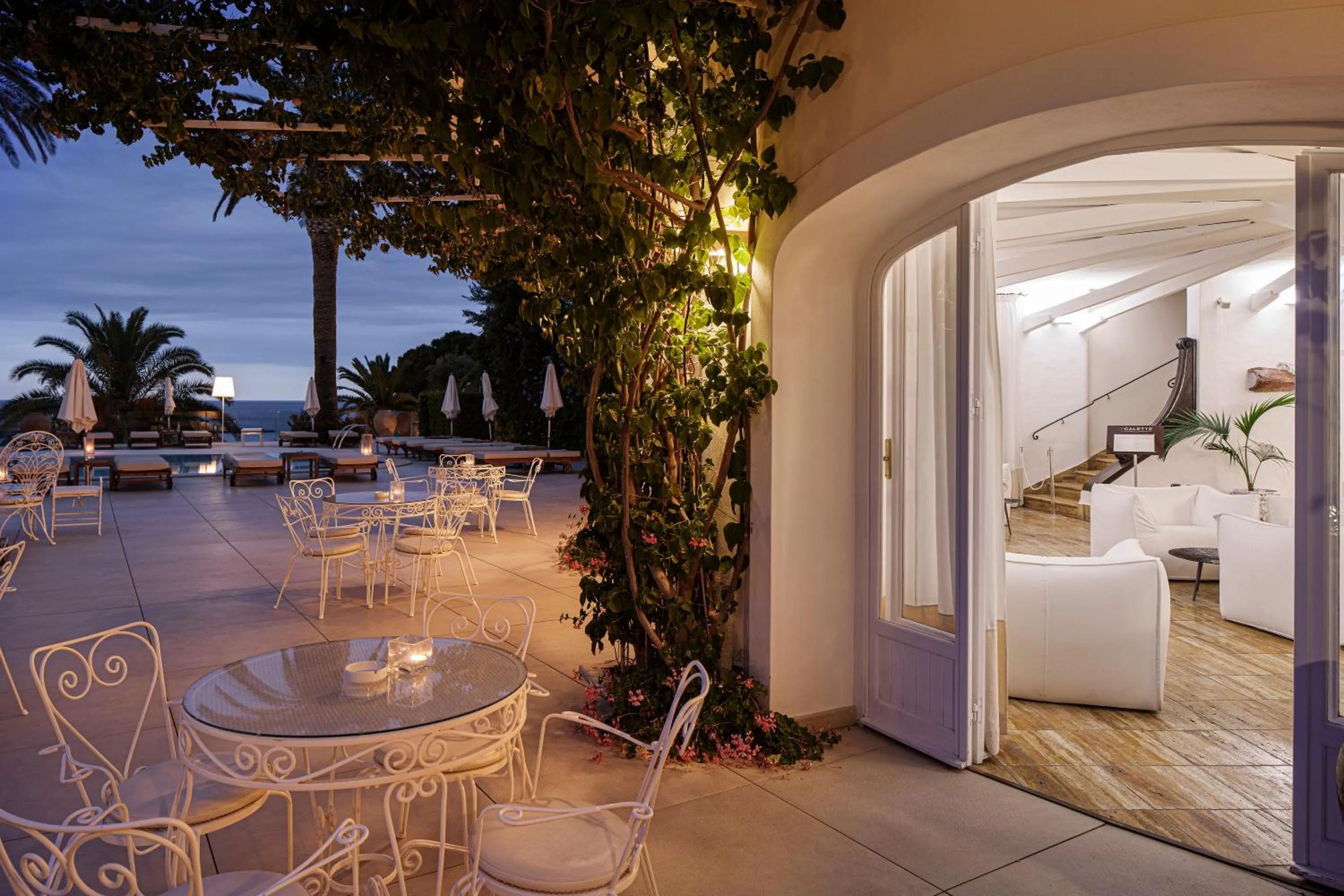 Lounge or bar in Le Calette Bay