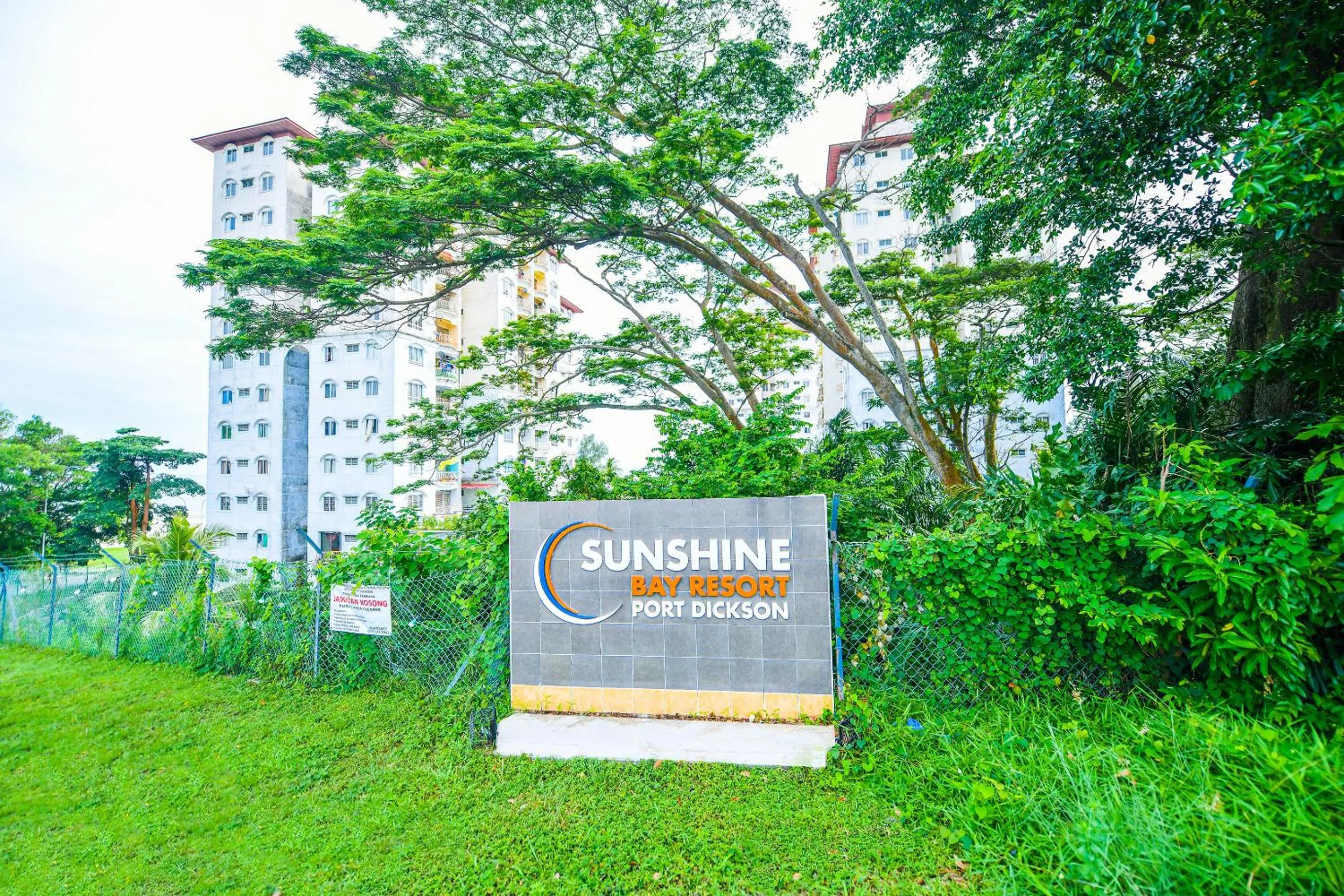 Logo/Certificate/Sign in OYO Home 90466 JC Sunshine Bay Resort Apartment Port Dickson