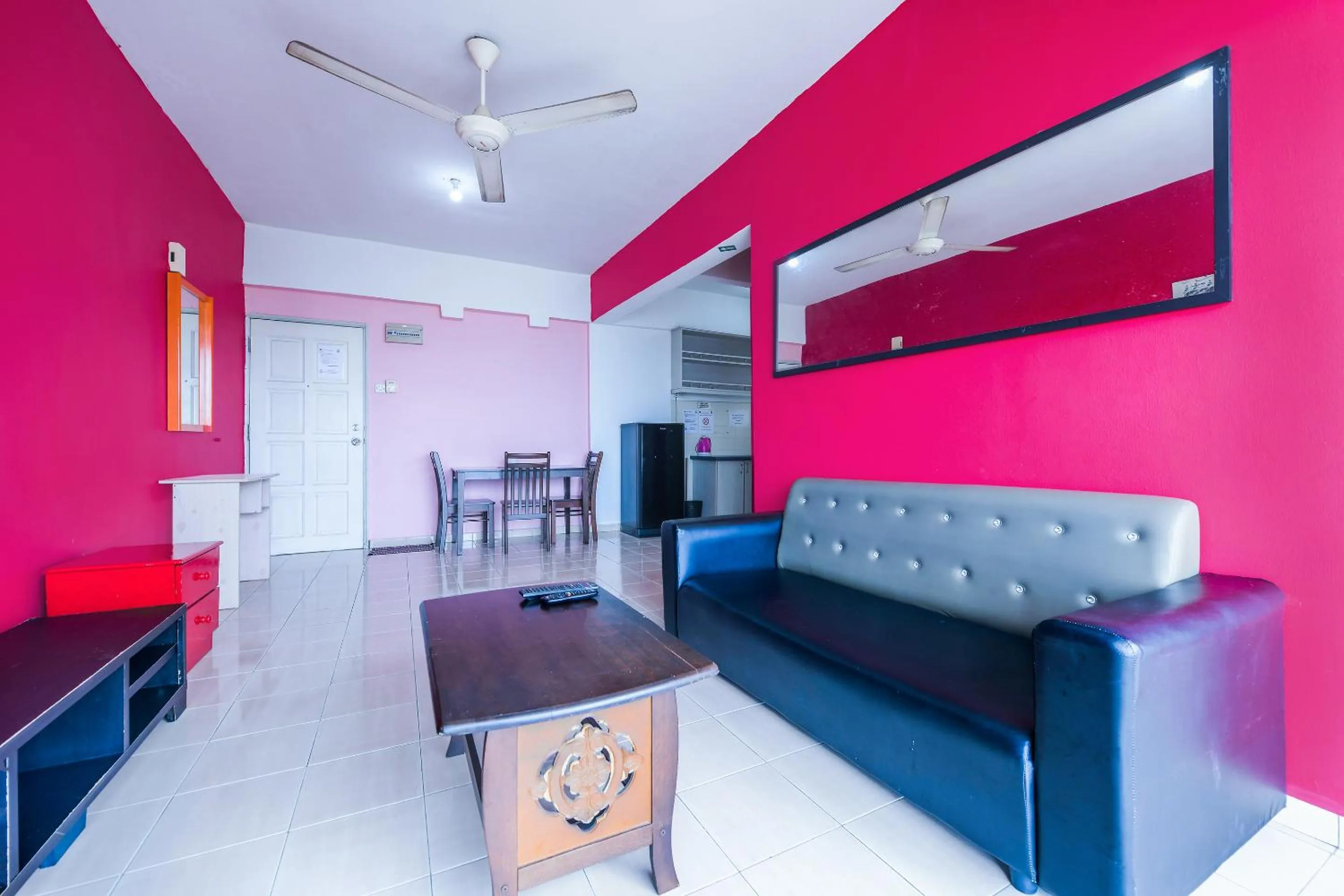 Living room in OYO Home 90466 JC Sunshine Bay Resort Apartment Port Dickson