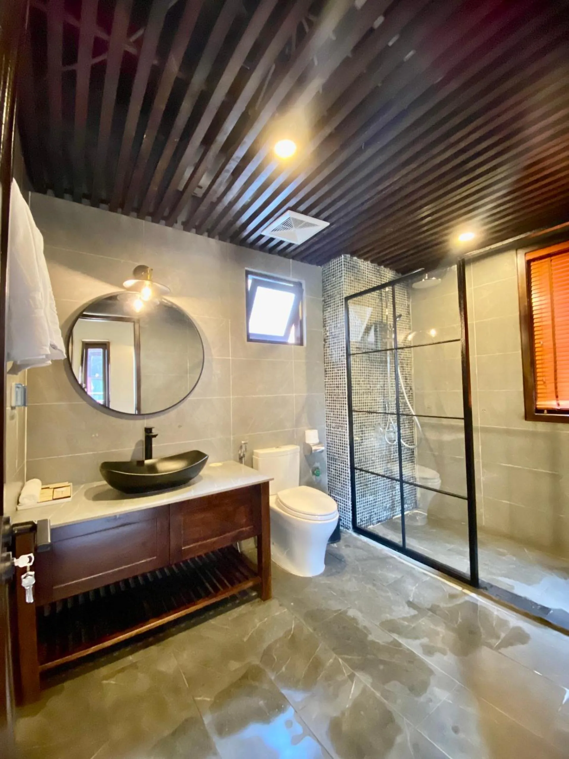 Shower in PU LUONG BOCBANDI RETREAT