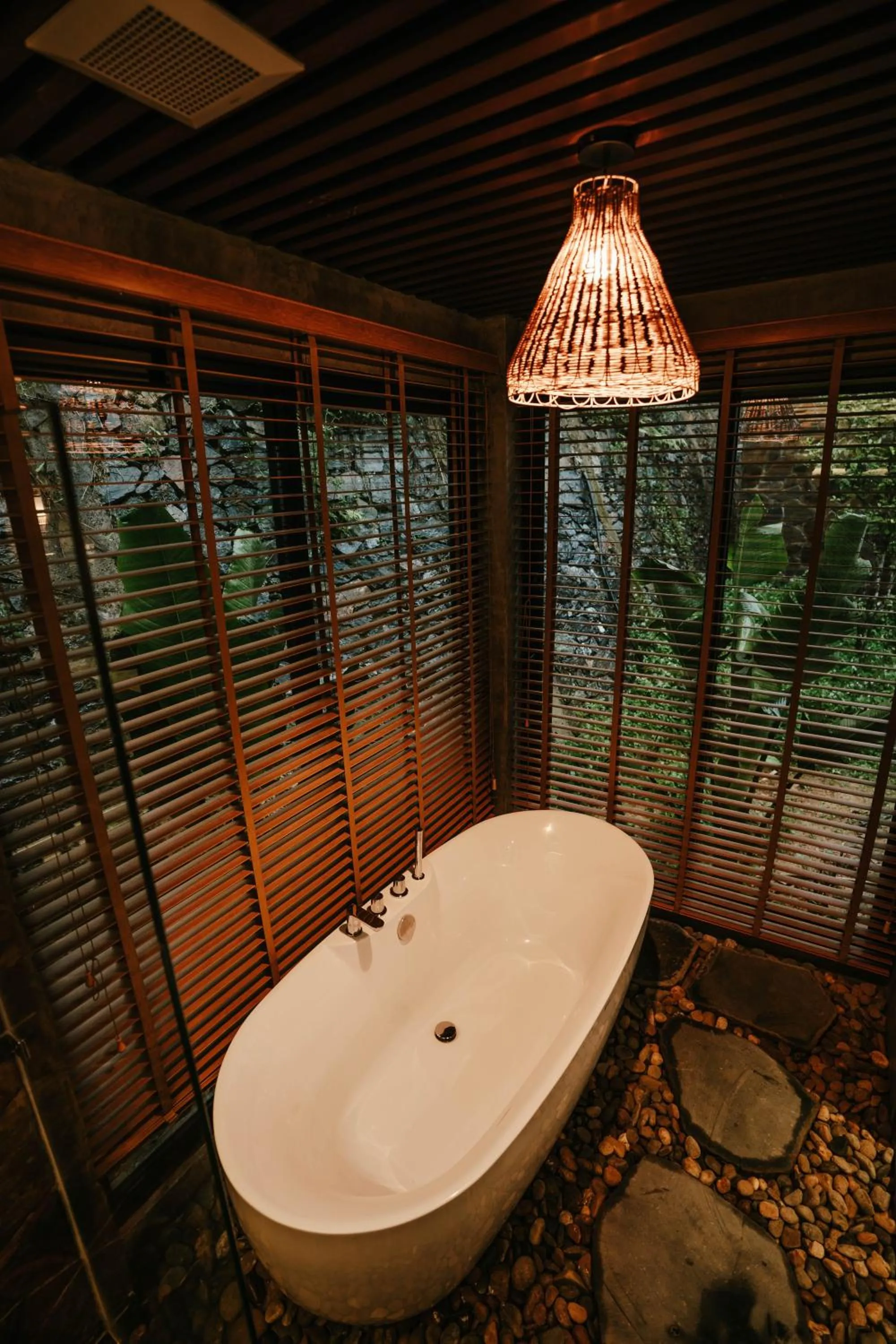 Toilet in PU LUONG BOCBANDI RETREAT