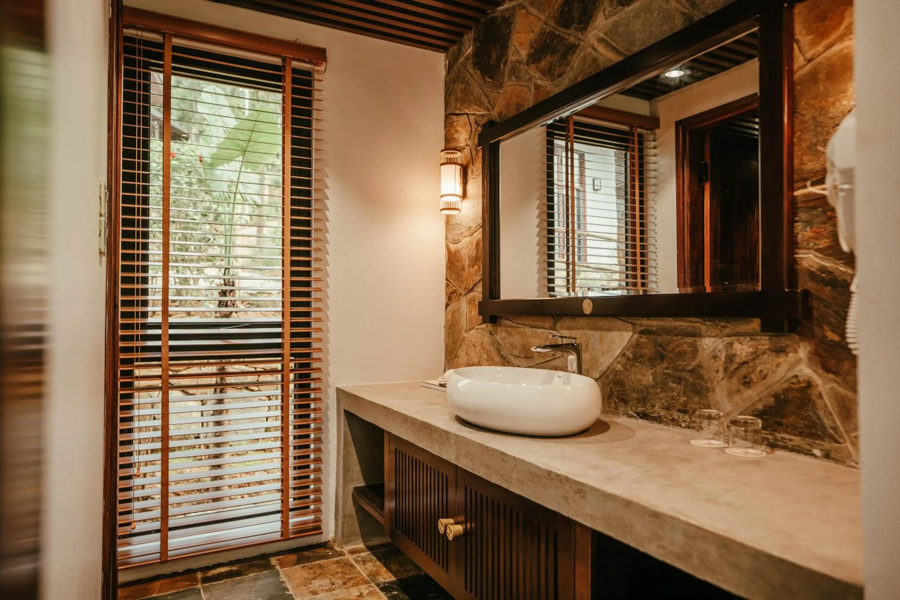 Toilet in PU LUONG BOCBANDI RETREAT