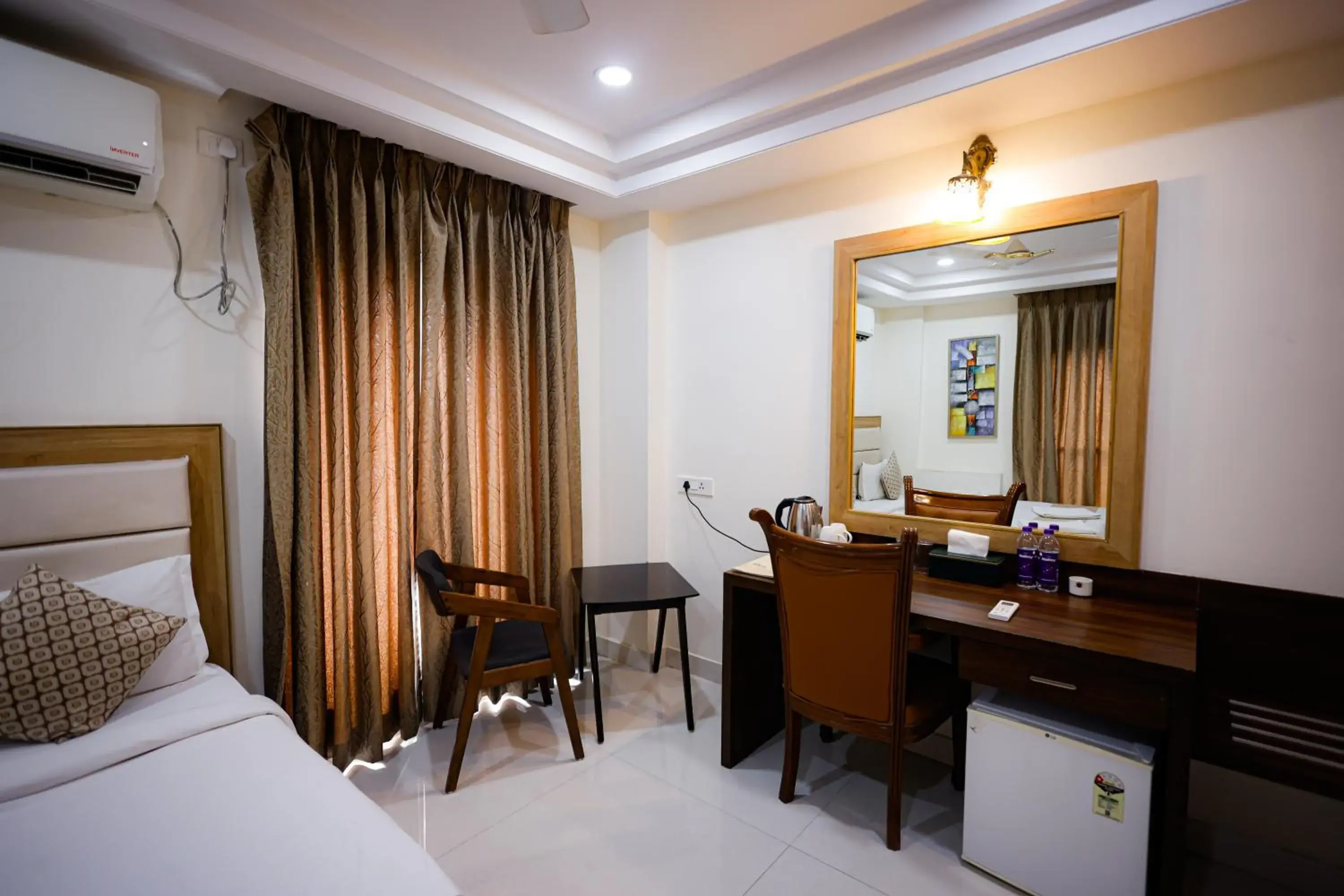 Photo of the whole room, Bed in M Square Hotel Photo of the whole room, Bed in M Square Hotel