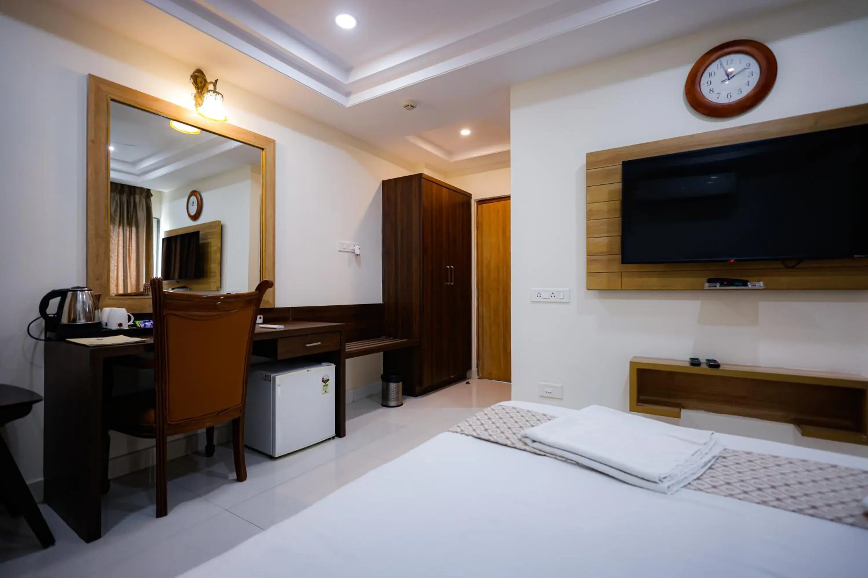 Photo of the whole room, Bed in M Square Hotel Photo of the whole room, Bed in M Square Hotel