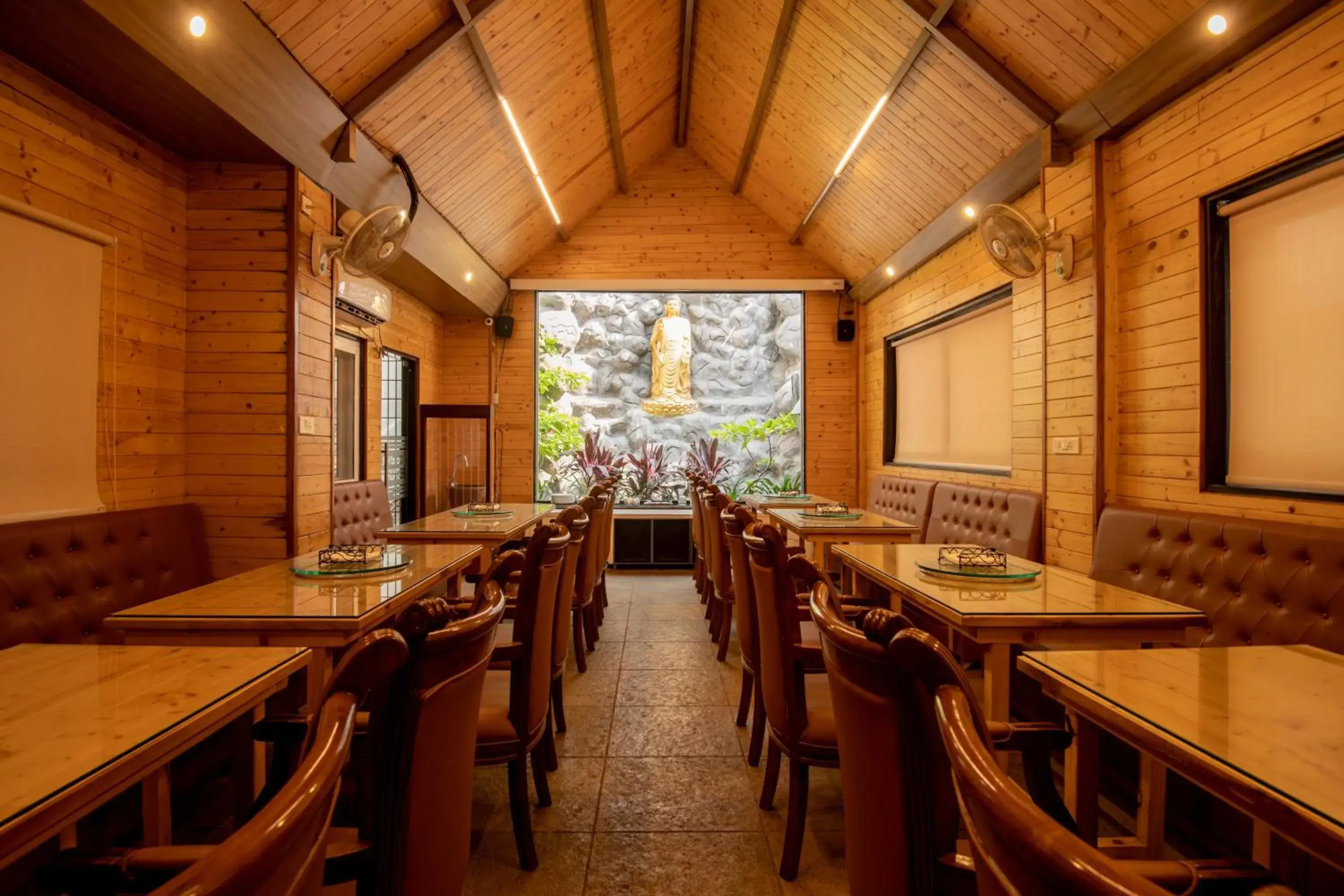 Restaurant/places to eat in M Square Hotel Restaurant/places to eat in M Square Hotel