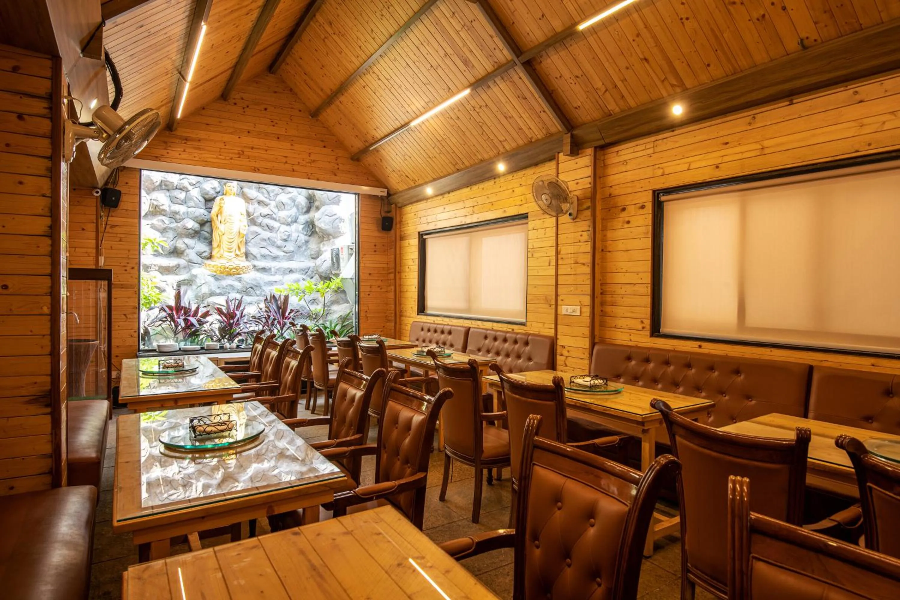 Restaurant/places to eat in M Square Hotel