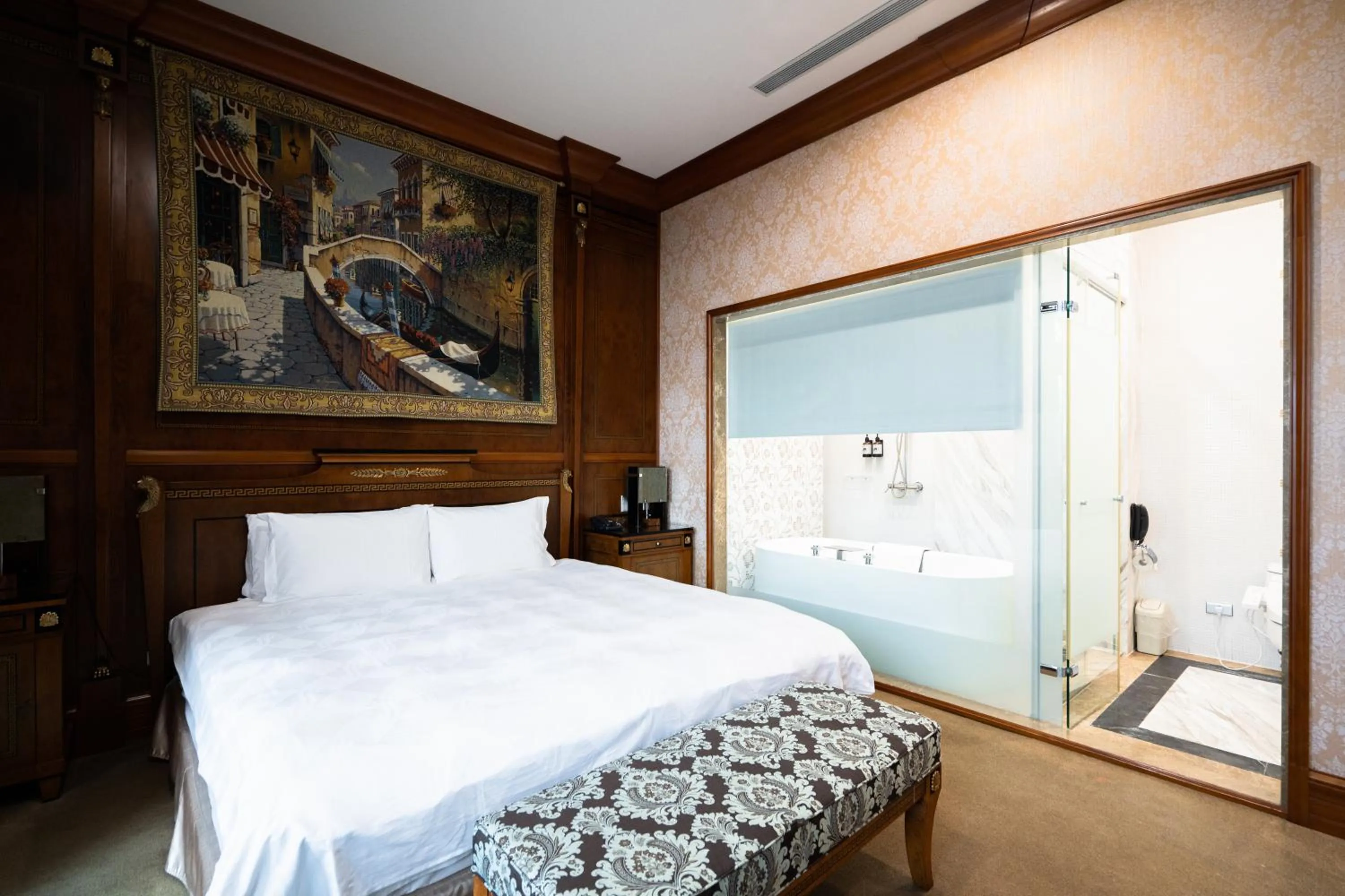 Bedroom, Bed in XINSHE Hotel - Linsen