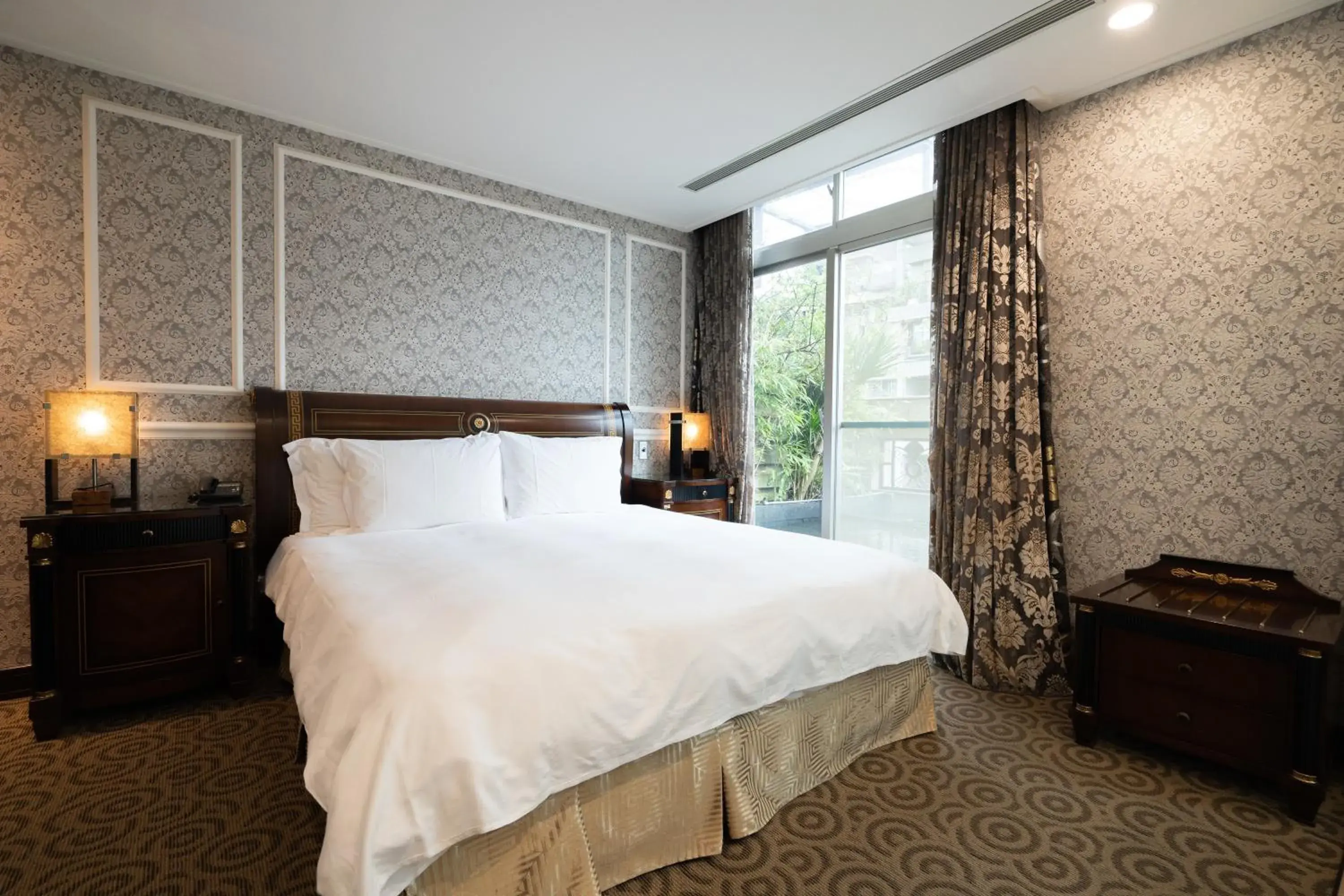 Photo of the whole room, Bed in XINSHE Hotel - Linsen Photo of the whole room, Bed in XINSHE Hotel - Linsen