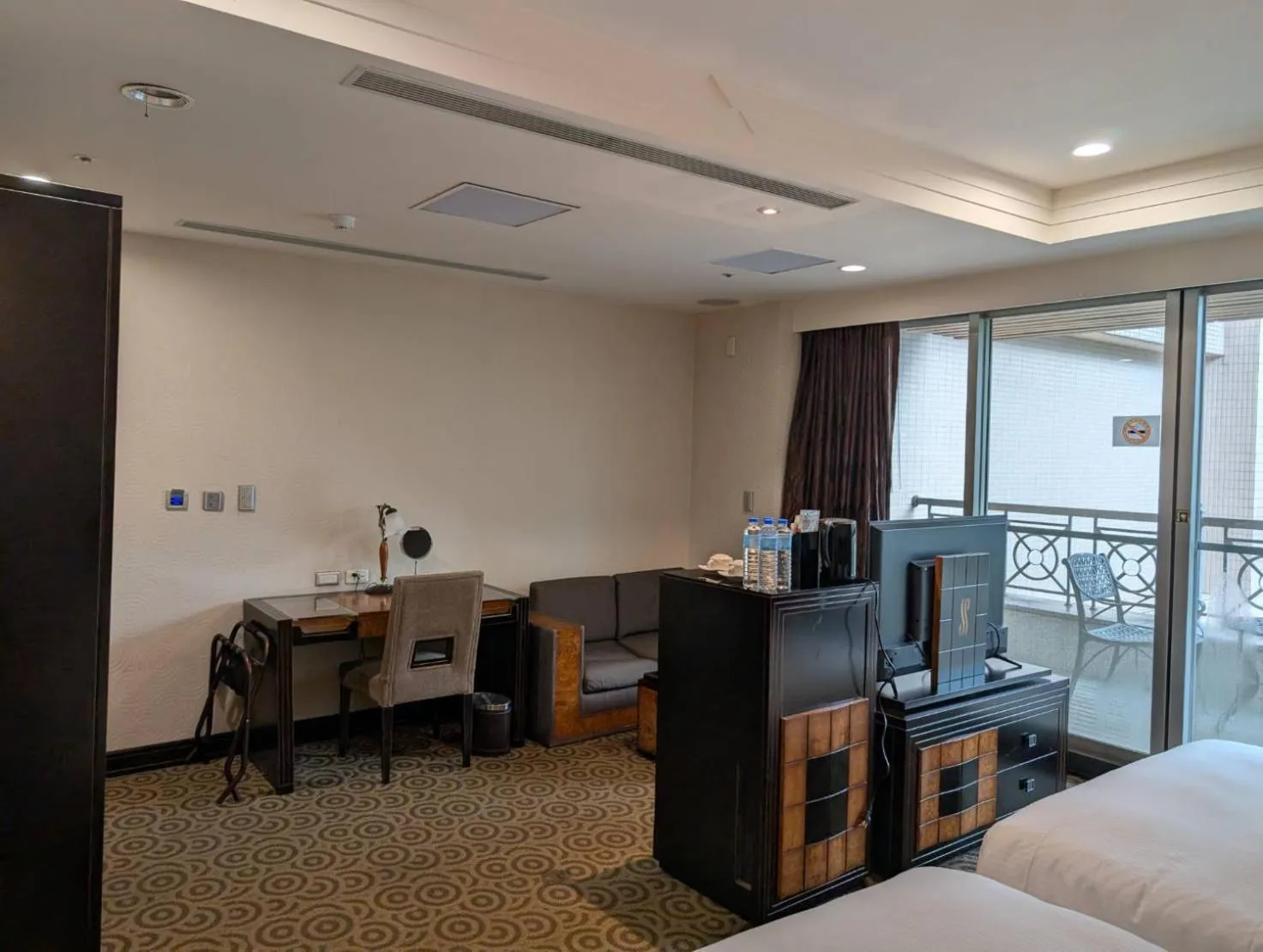 Photo of the whole room, Bed in XINSHE Hotel - Linsen