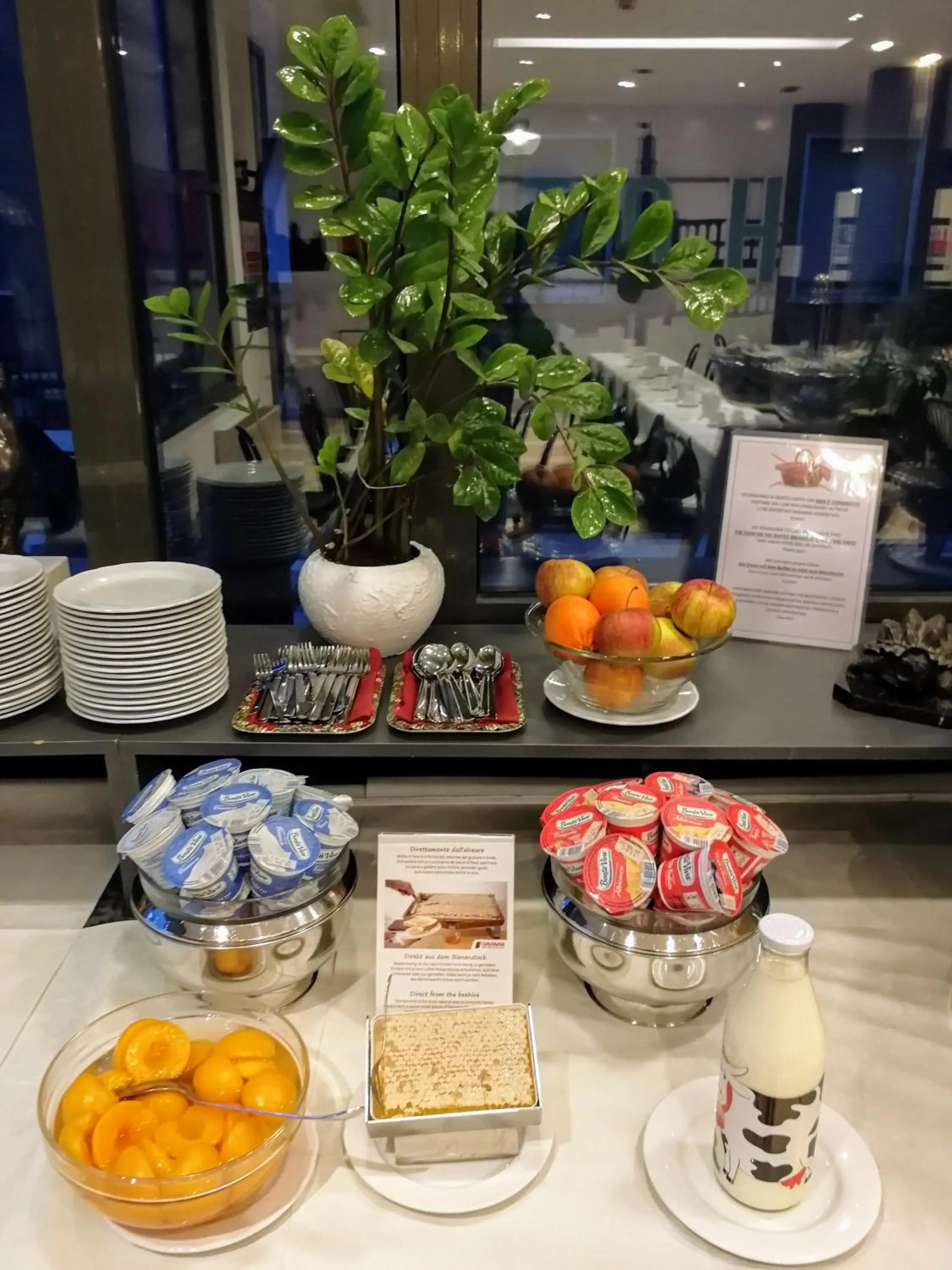 Buffet breakfast in Hotel Martini