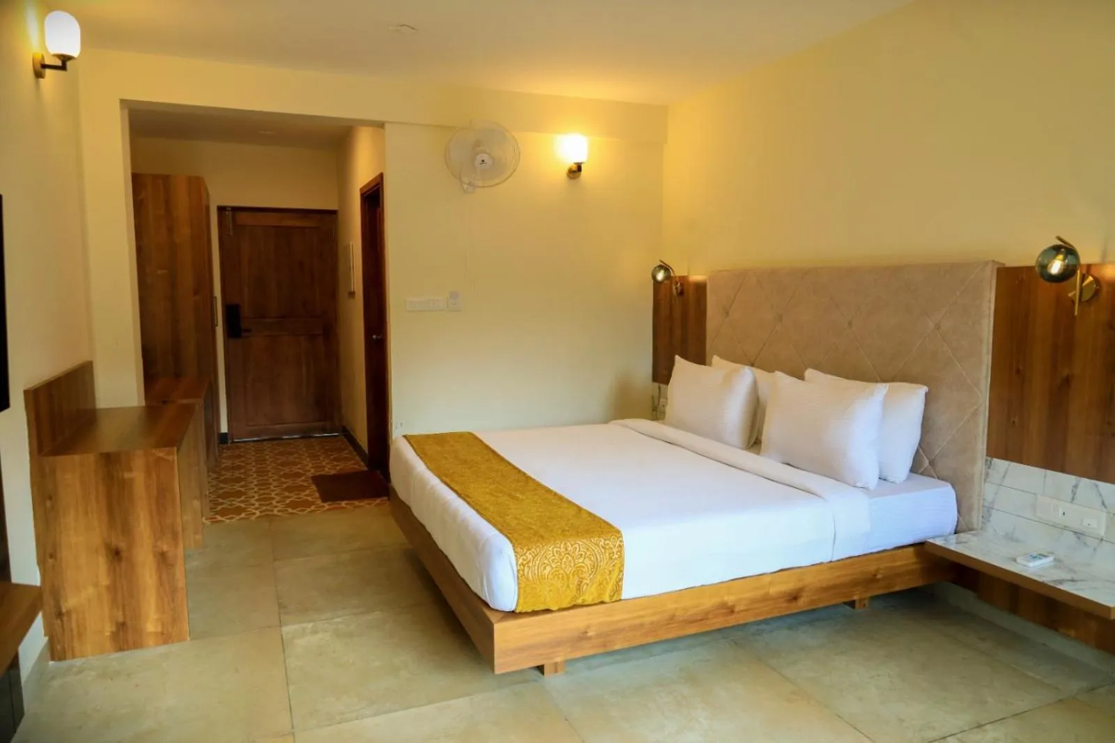 Bedroom, Bed in Maple Ash Resort