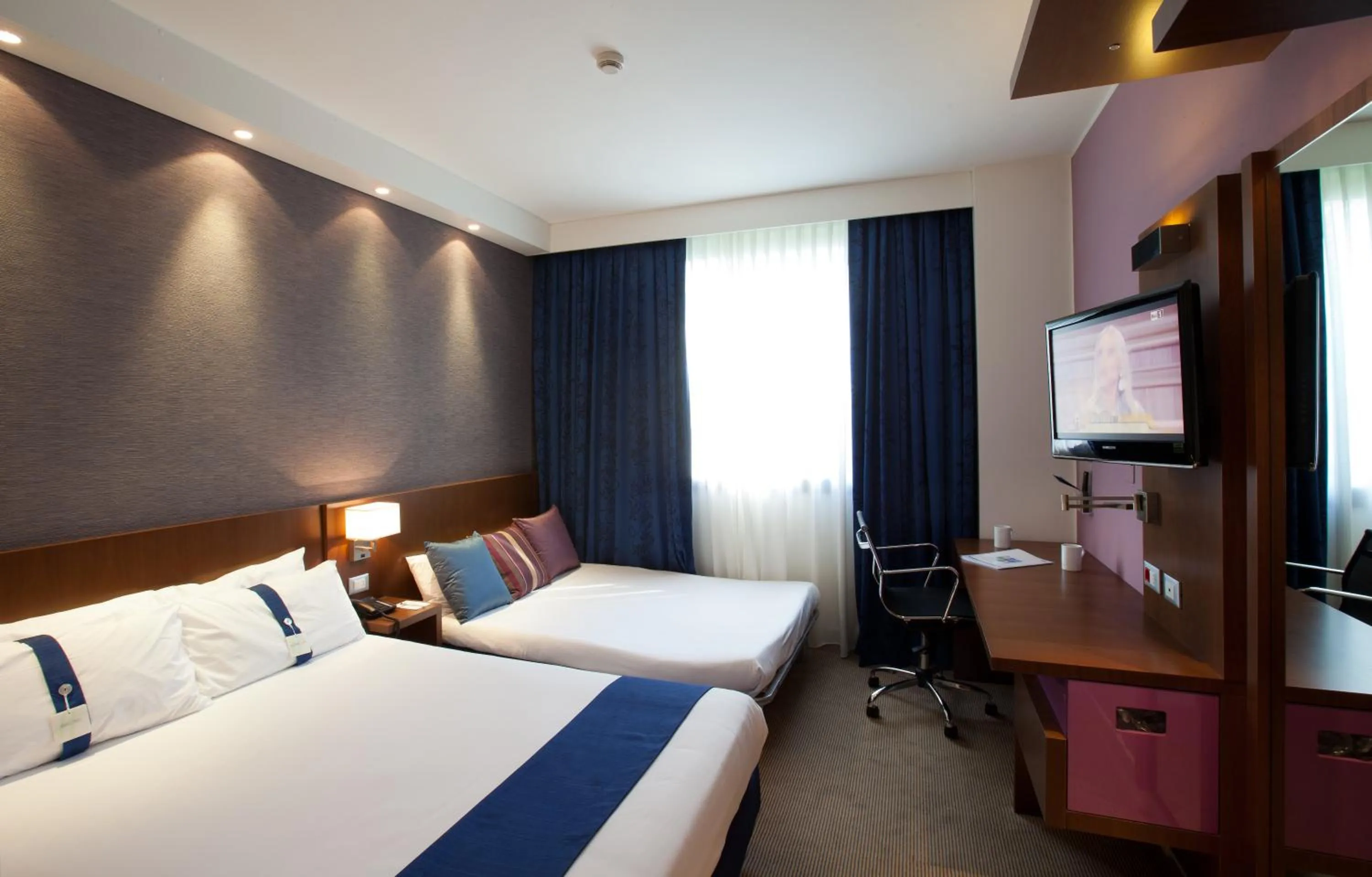 Photo of the whole room, Bed in Holiday Inn Express Reggio Emilia by IHG