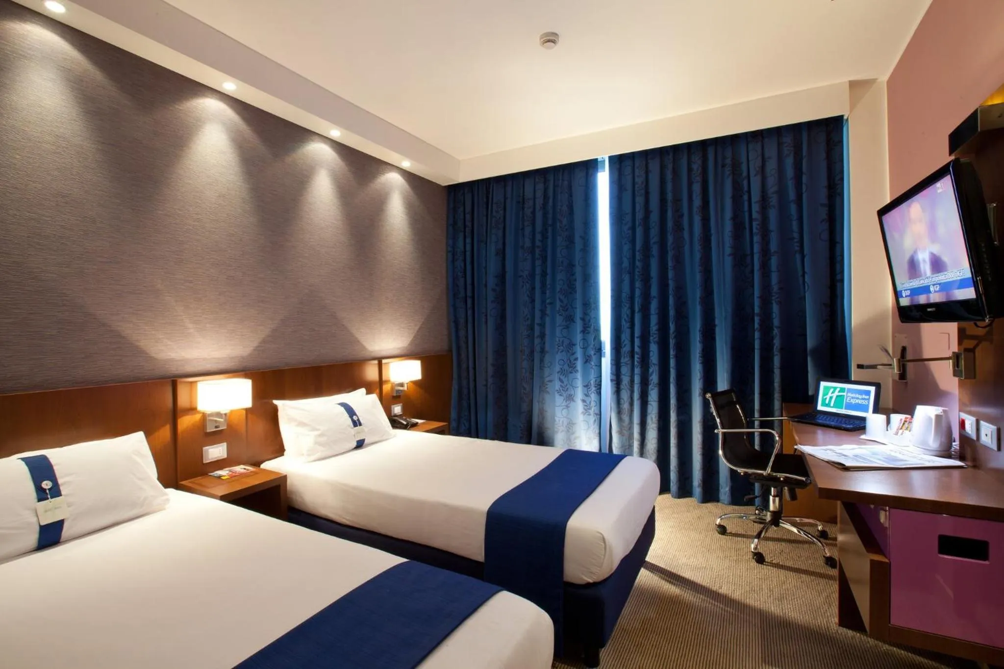 Photo of the whole room, Bed in Holiday Inn Express Reggio Emilia by IHG