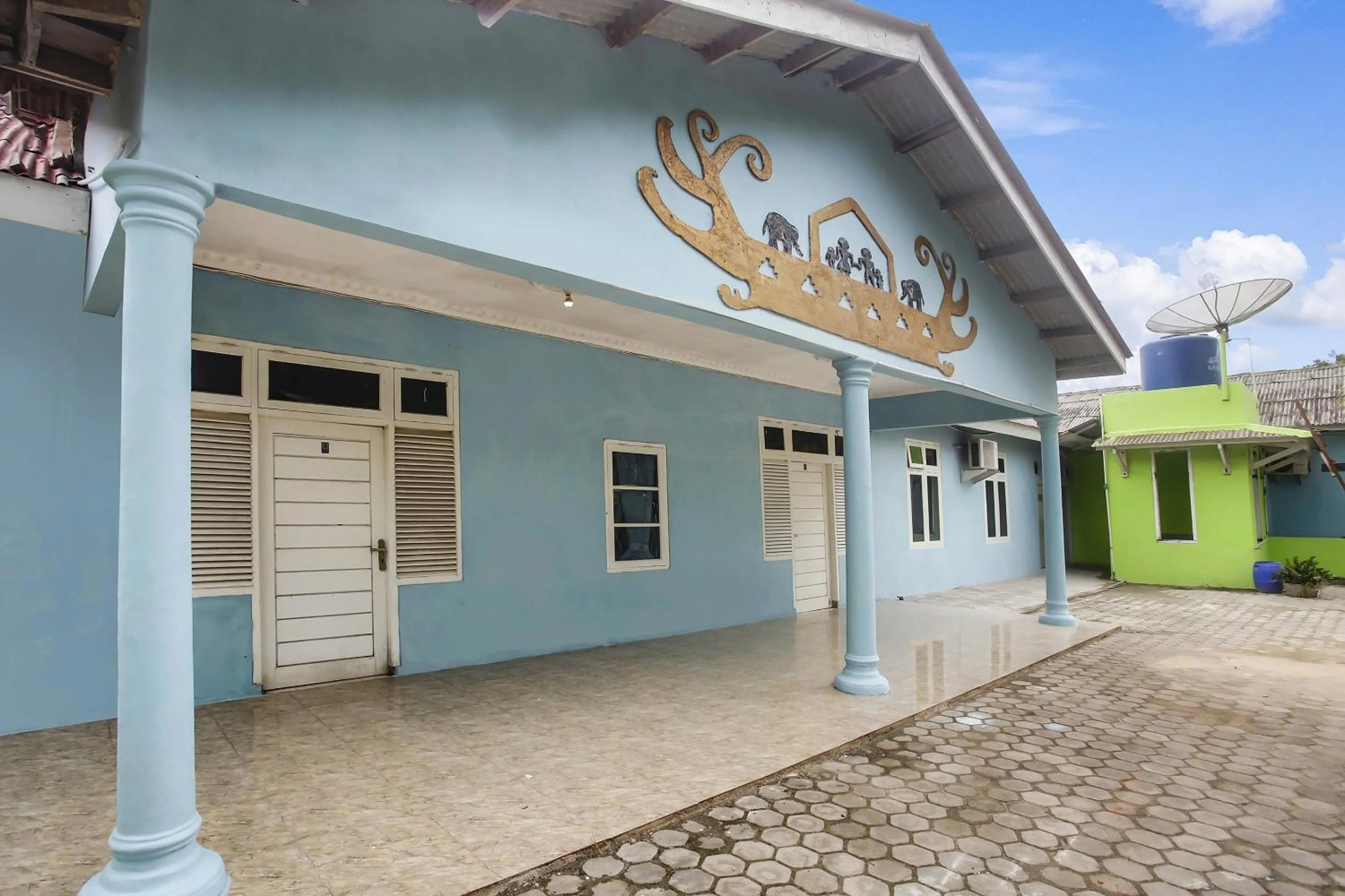 Facade/entrance in Hotel O Cottage Putra Mutun Beach