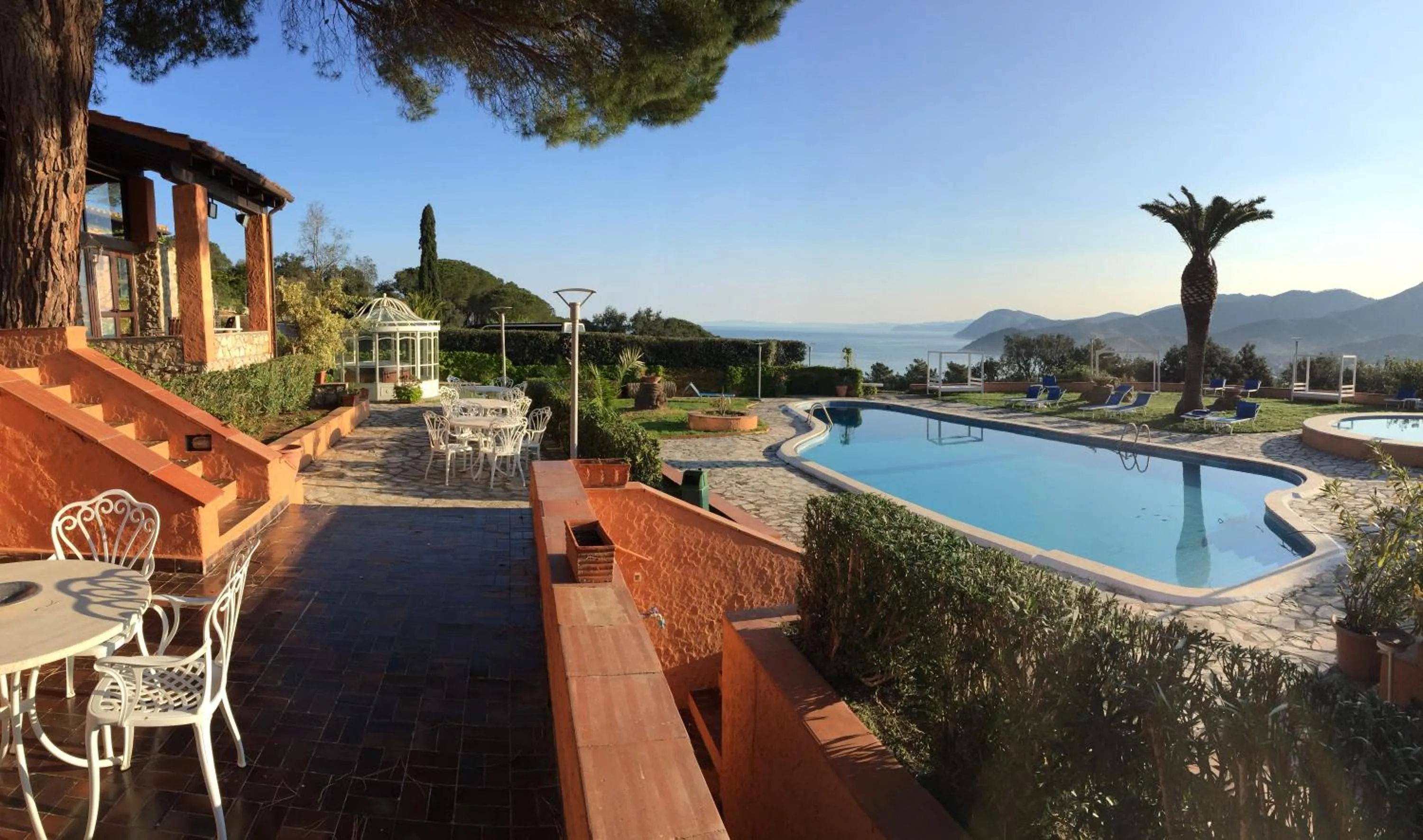 Swimming pool in Resort Le Picchiaie