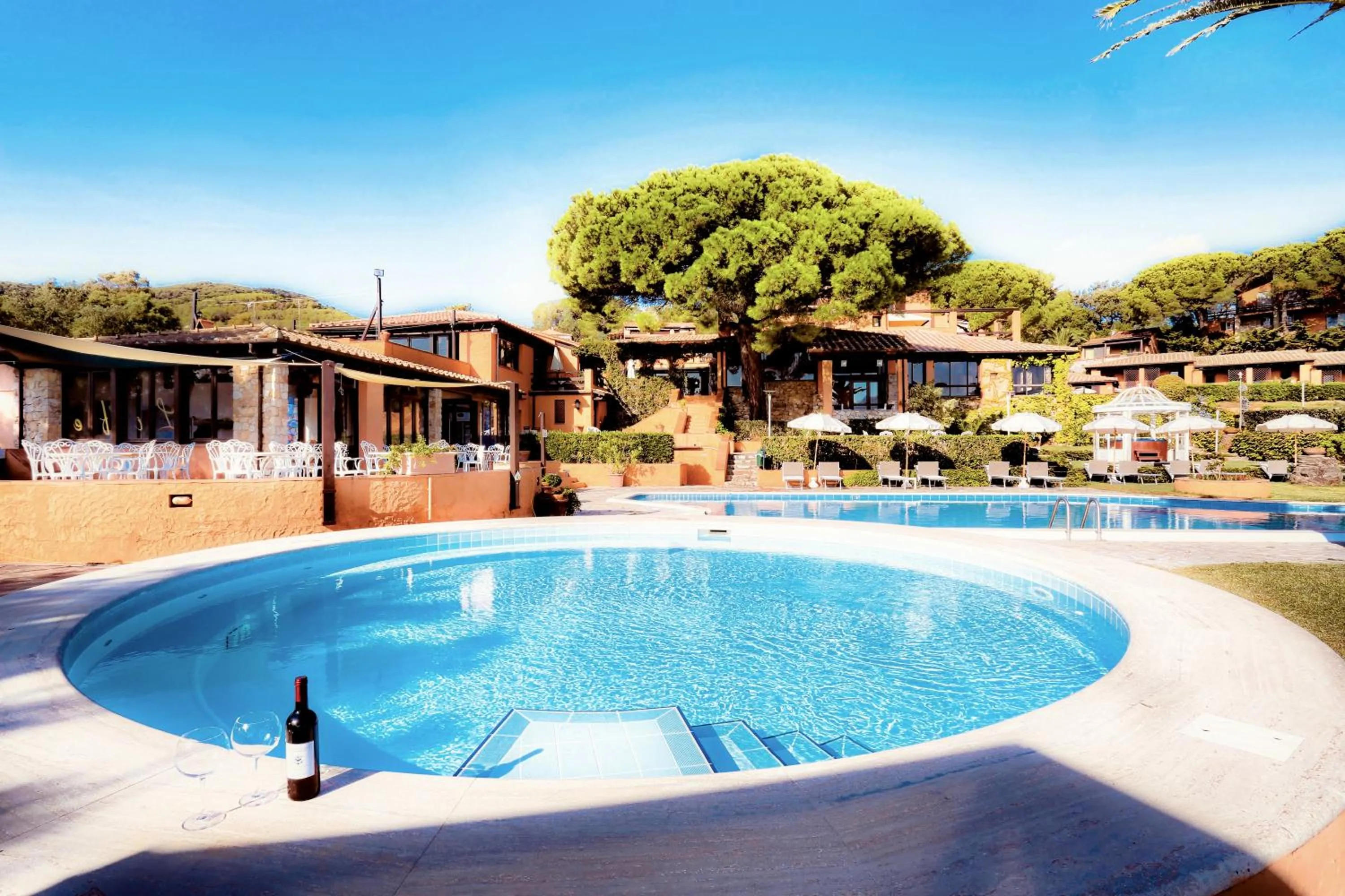 Swimming pool in Resort Le Picchiaie