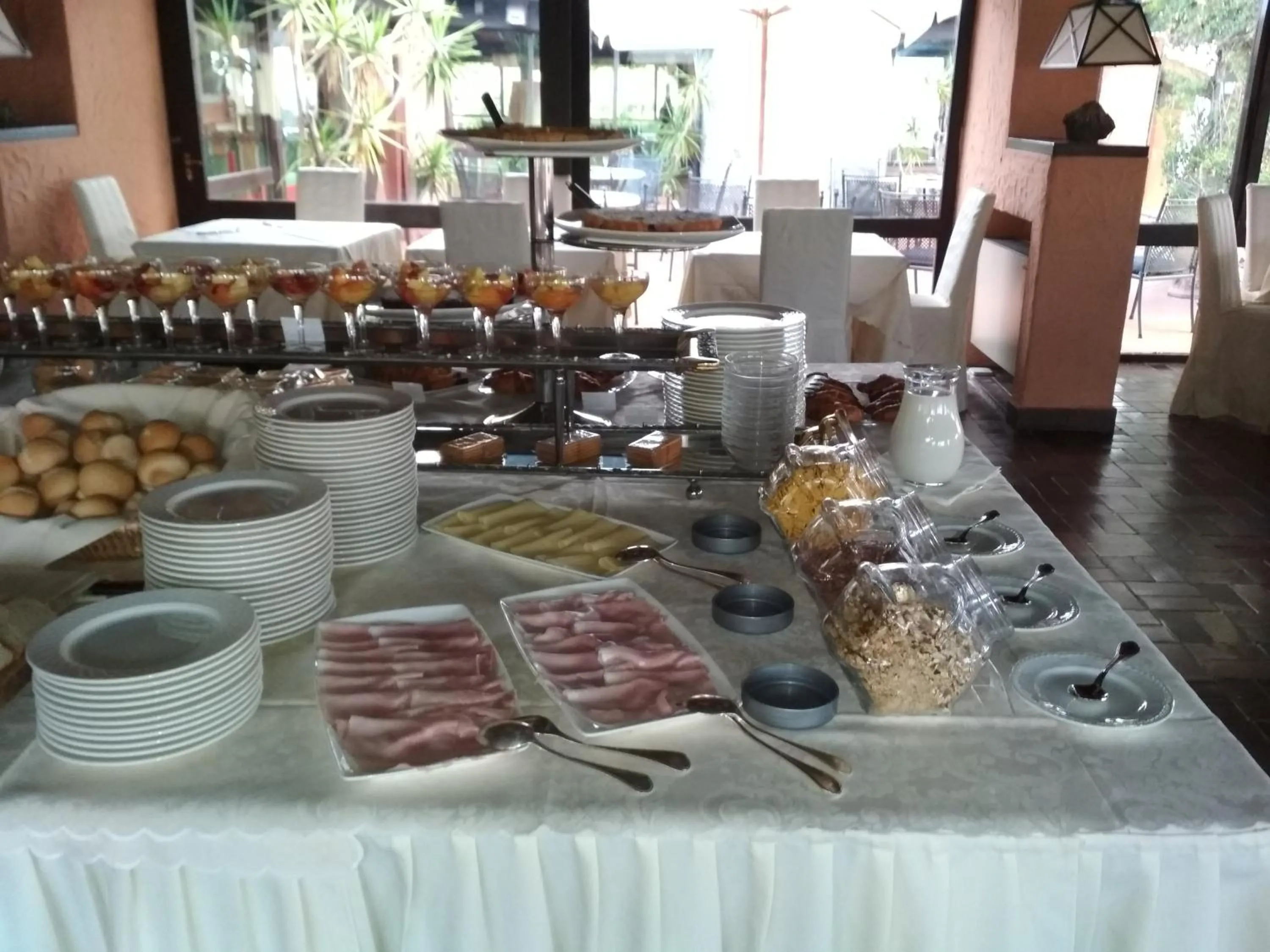 Buffet breakfast in Resort Le Picchiaie