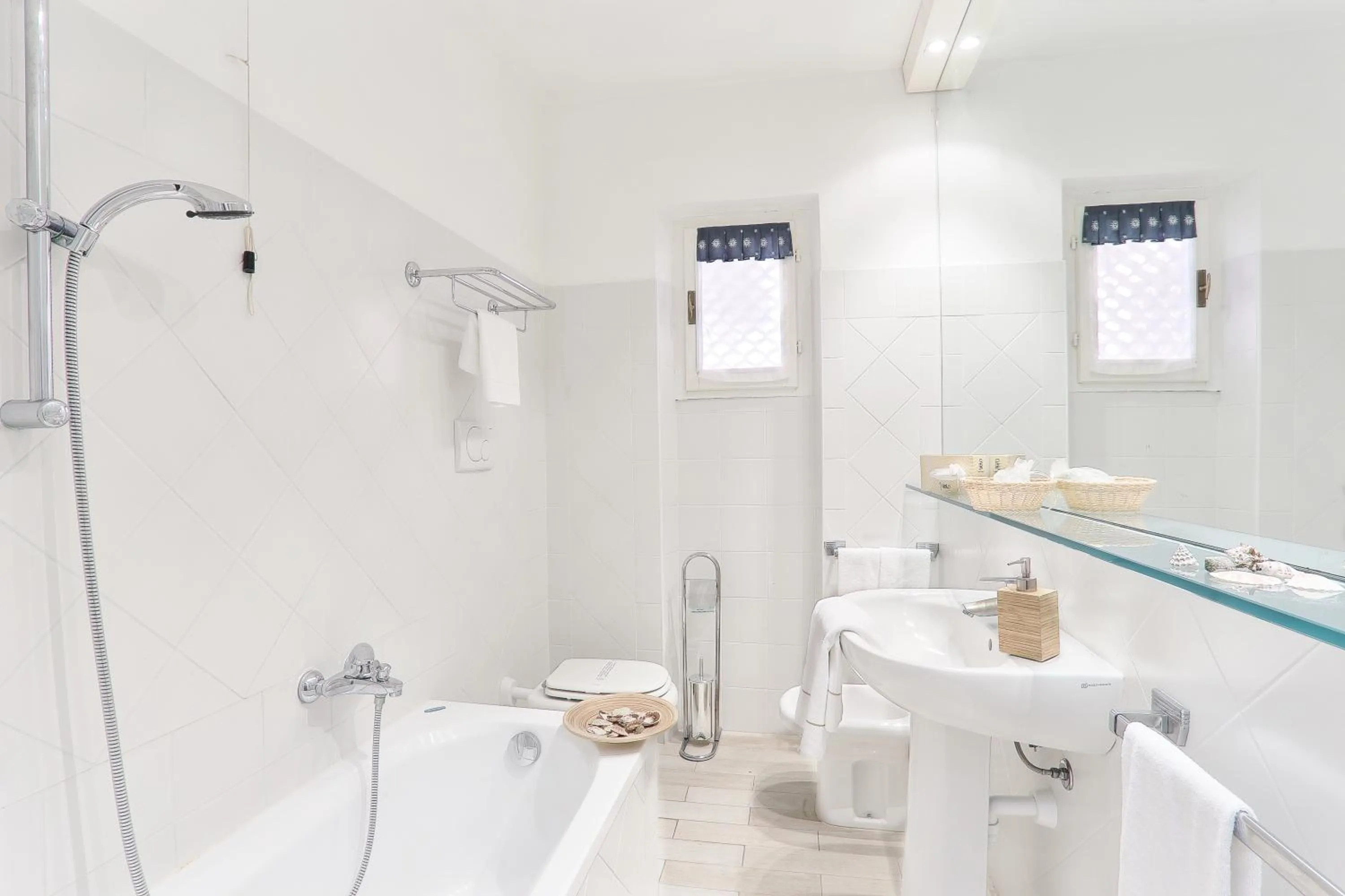 Shower in Resort Le Picchiaie