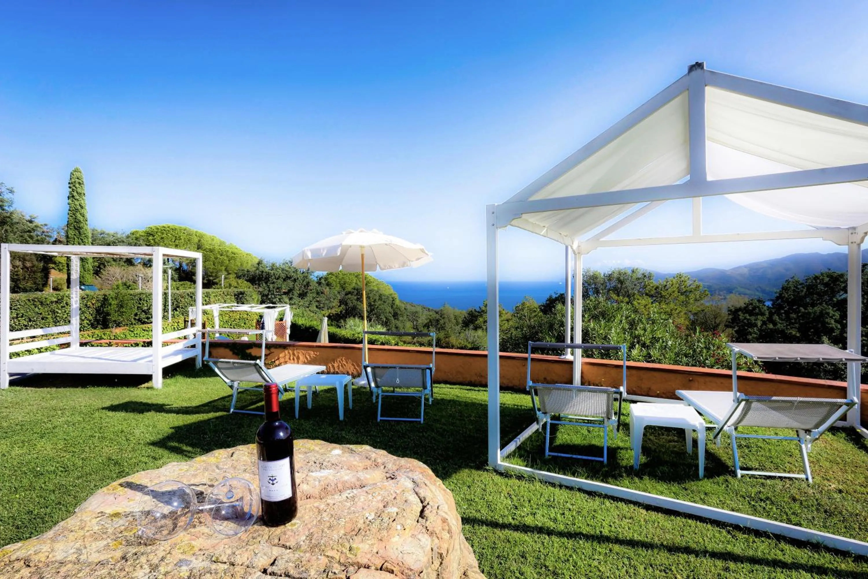 Swimming pool in Resort Le Picchiaie