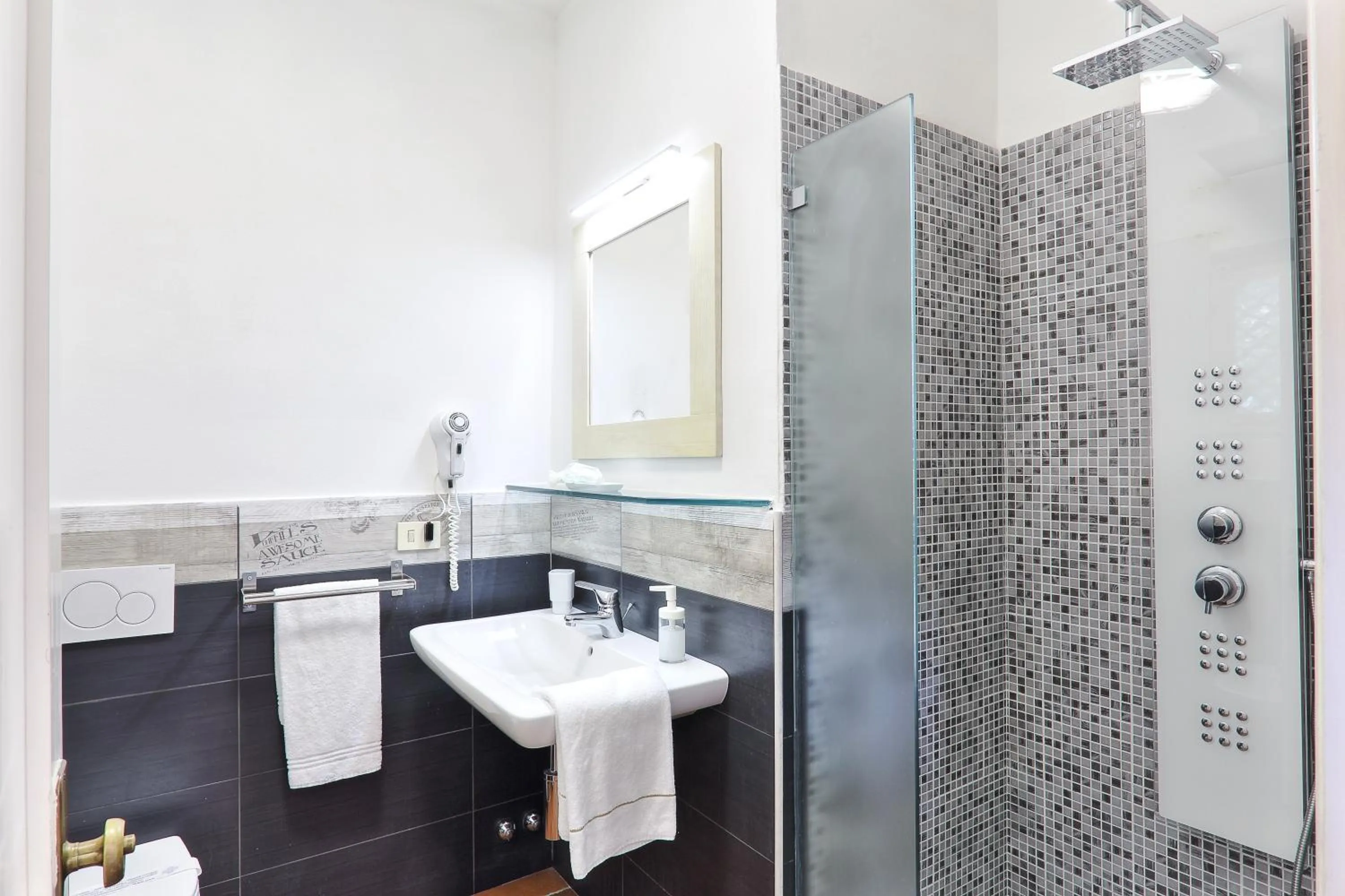 Shower in Resort Le Picchiaie