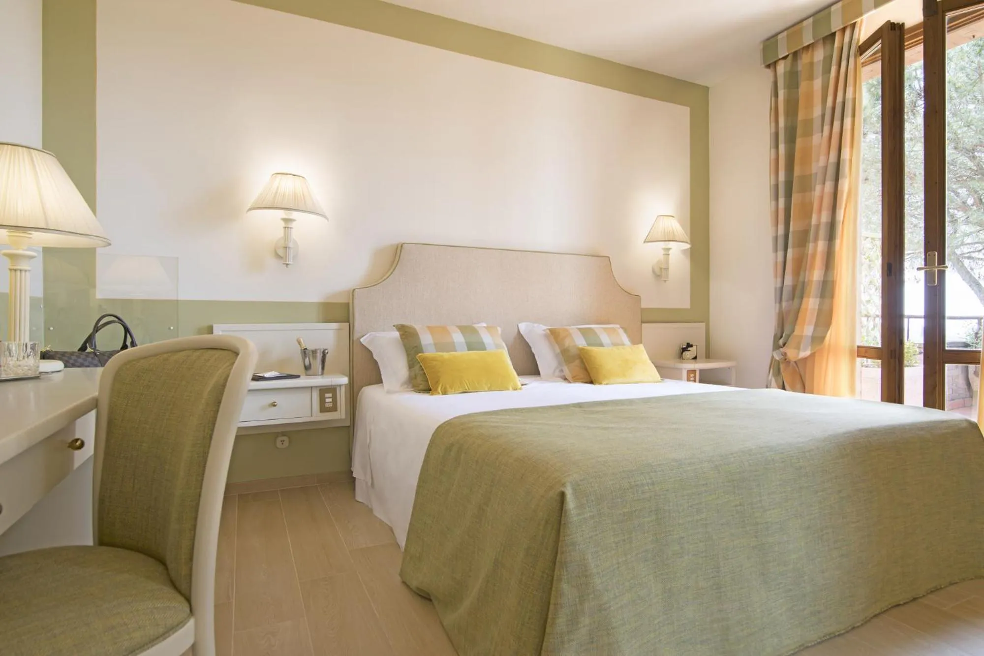 Photo of the whole room, Bed in Relais Santa Chiara Hotel - Tuscany Charme