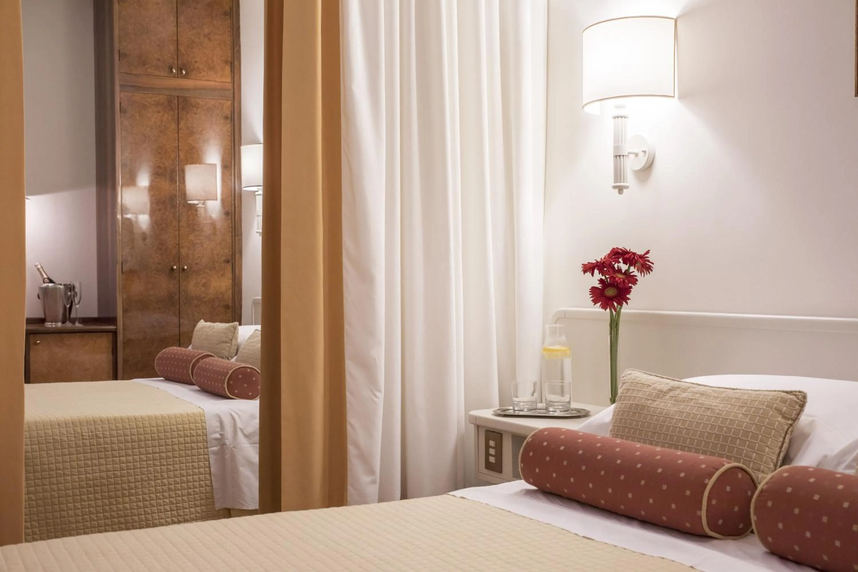 Decorative detail, Bed in Relais Santa Chiara Hotel - Tuscany Charme