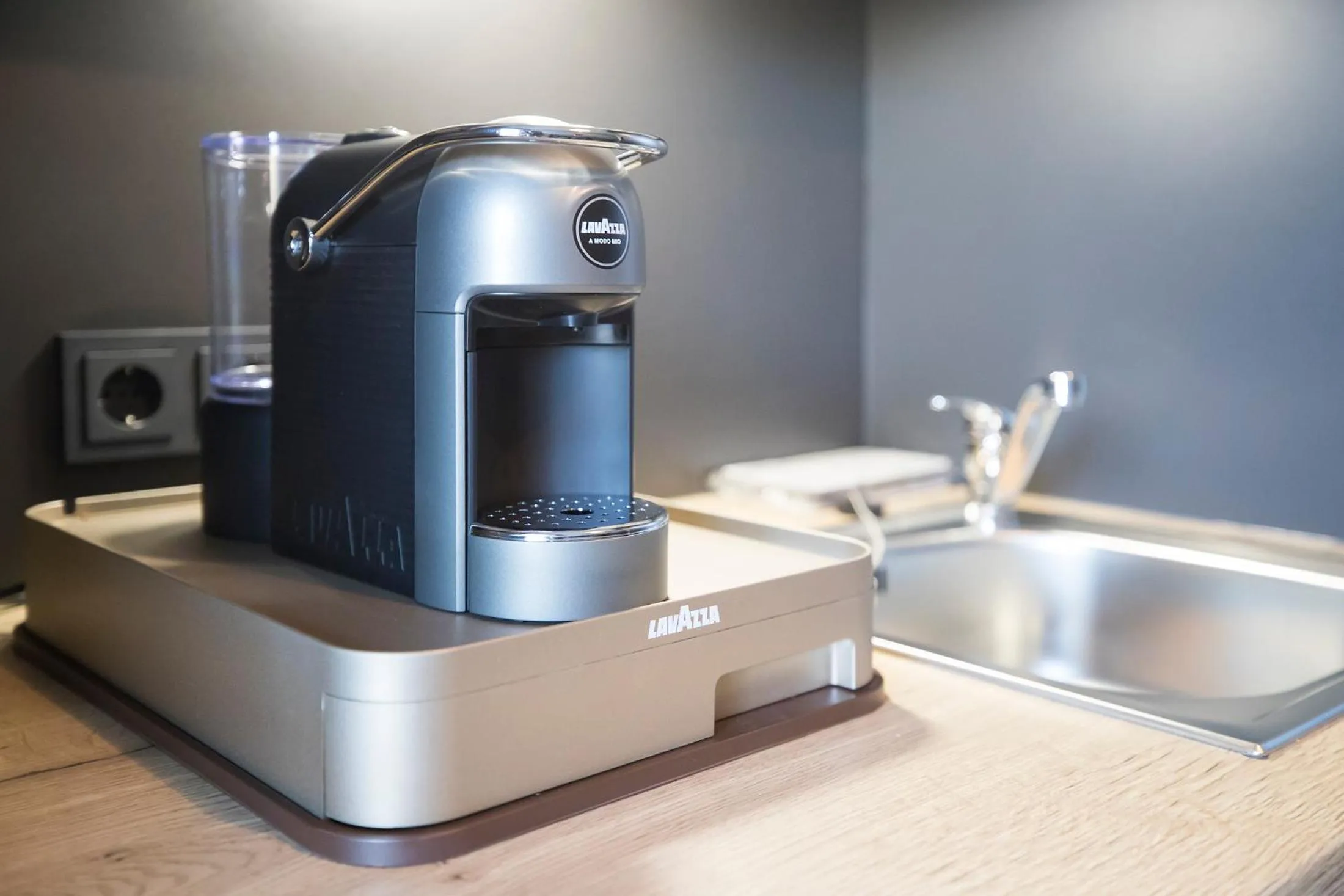 Coffee/tea facilities in Riverview Apartments by dasPaul