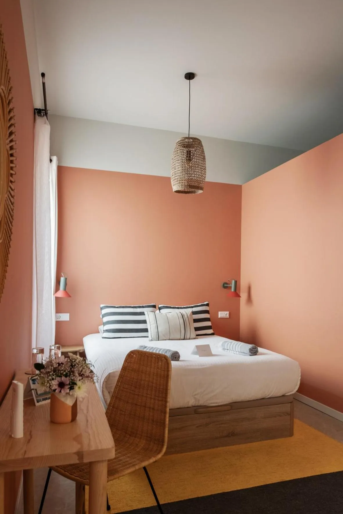 Bed in Casa Rosa Villa with Pool in Olhao Centre