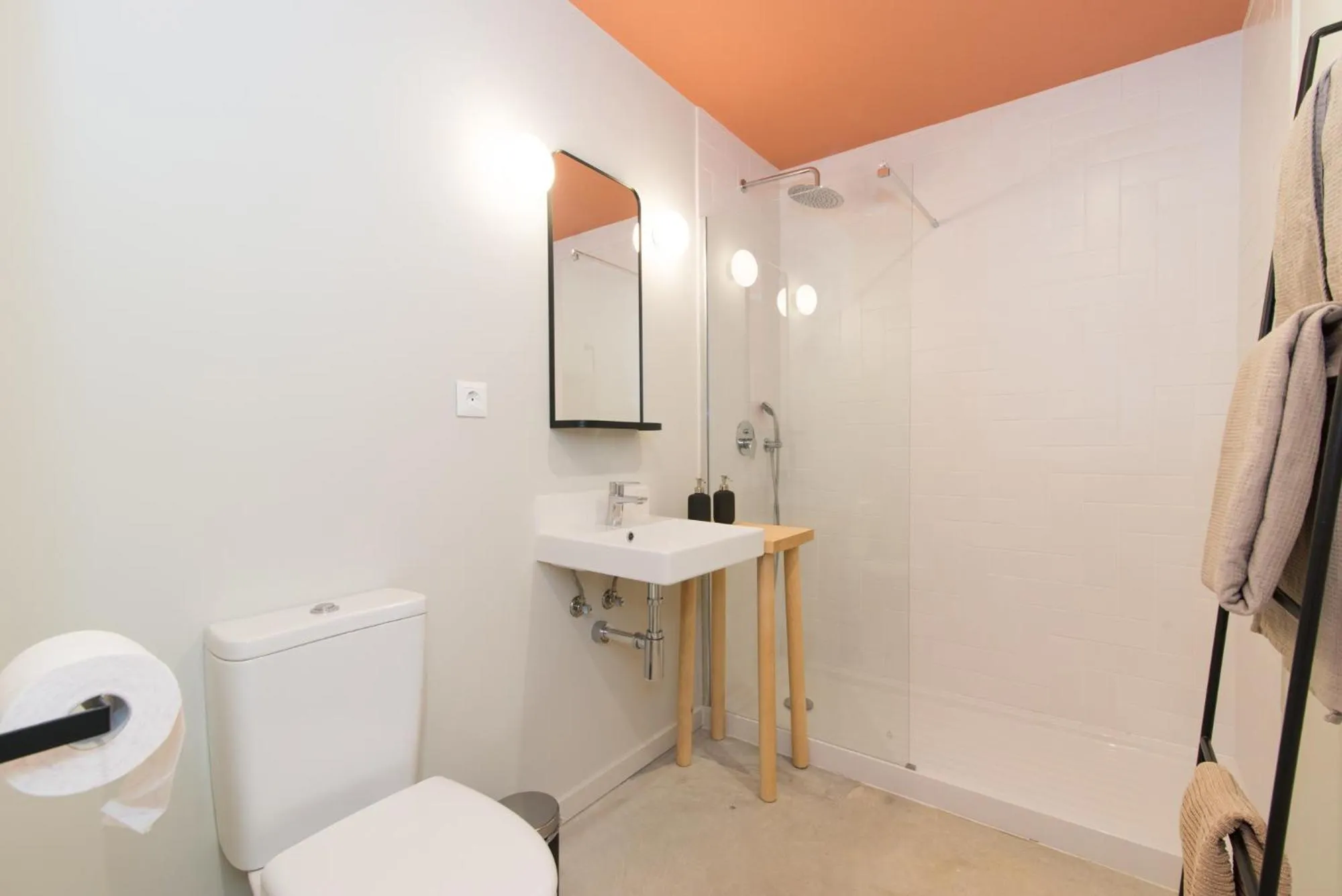 Shower in Casa Rosa Villa with Pool in Olhao Centre