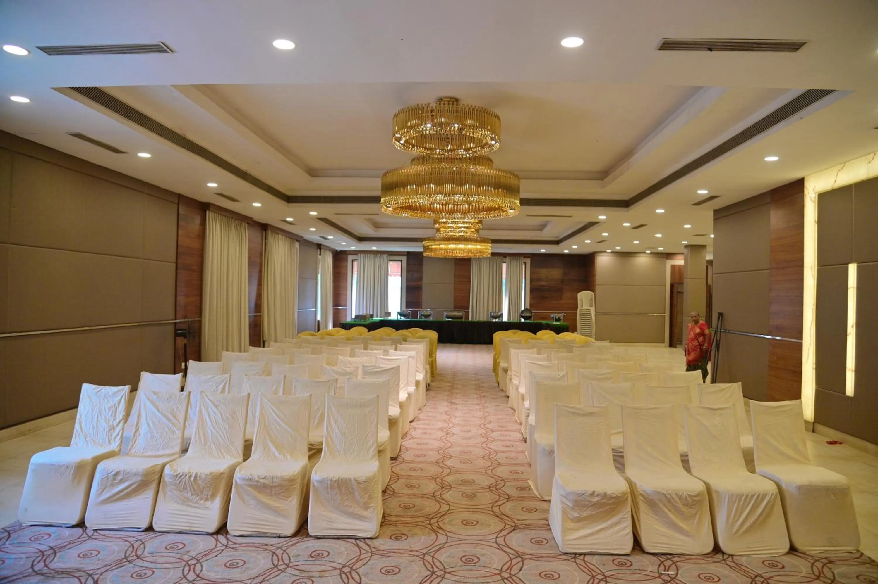 Banquet/Function facilities in Rang Lords Inn Bharuch