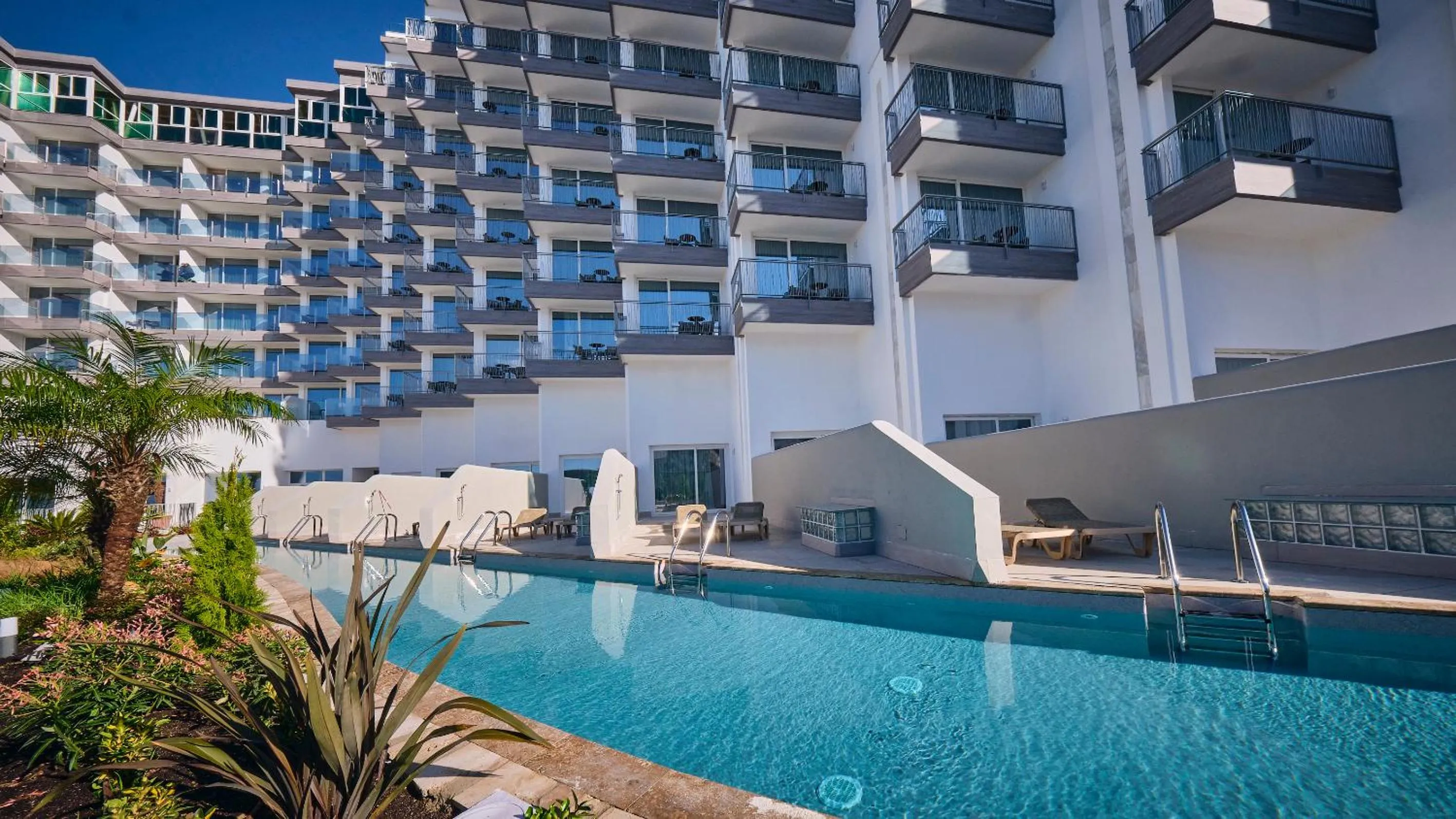 Property building in Cádiz Bahía by QHotels