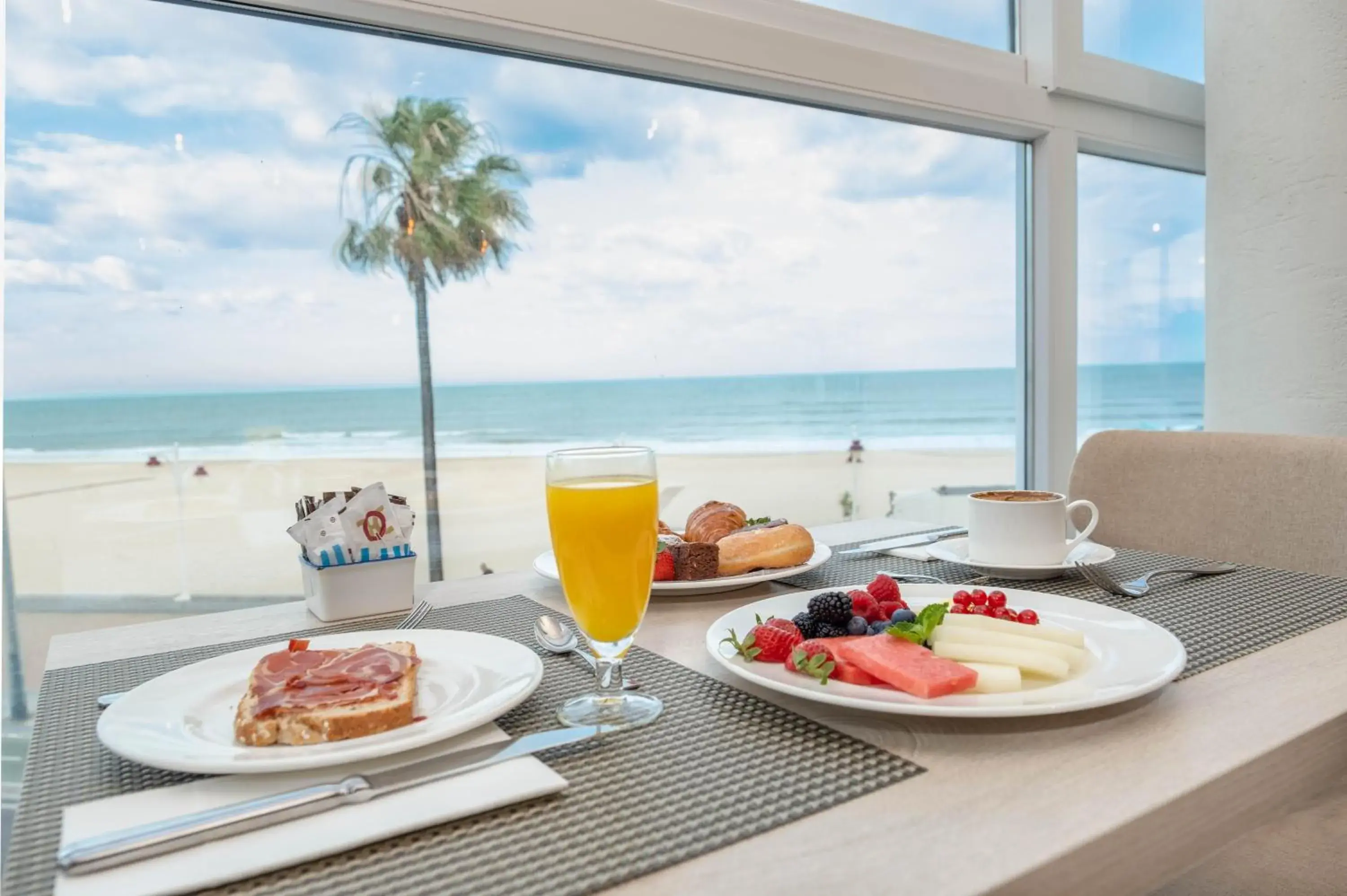 Food and drinks in Cádiz Bahía by QHotels Food and drinks in Cádiz Bahía by QHotels