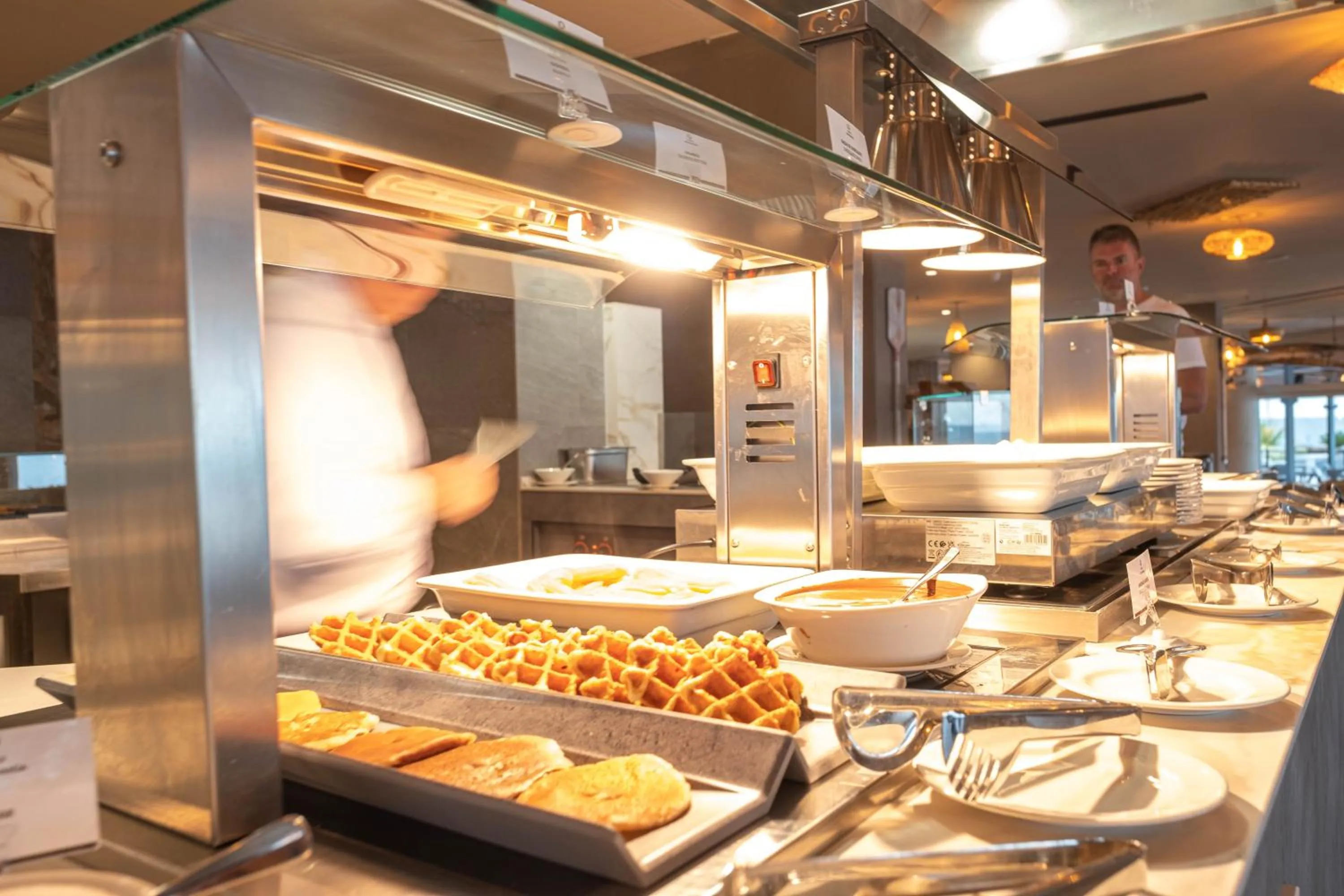 Kitchen or kitchenette in Cádiz Bahía by QHotels