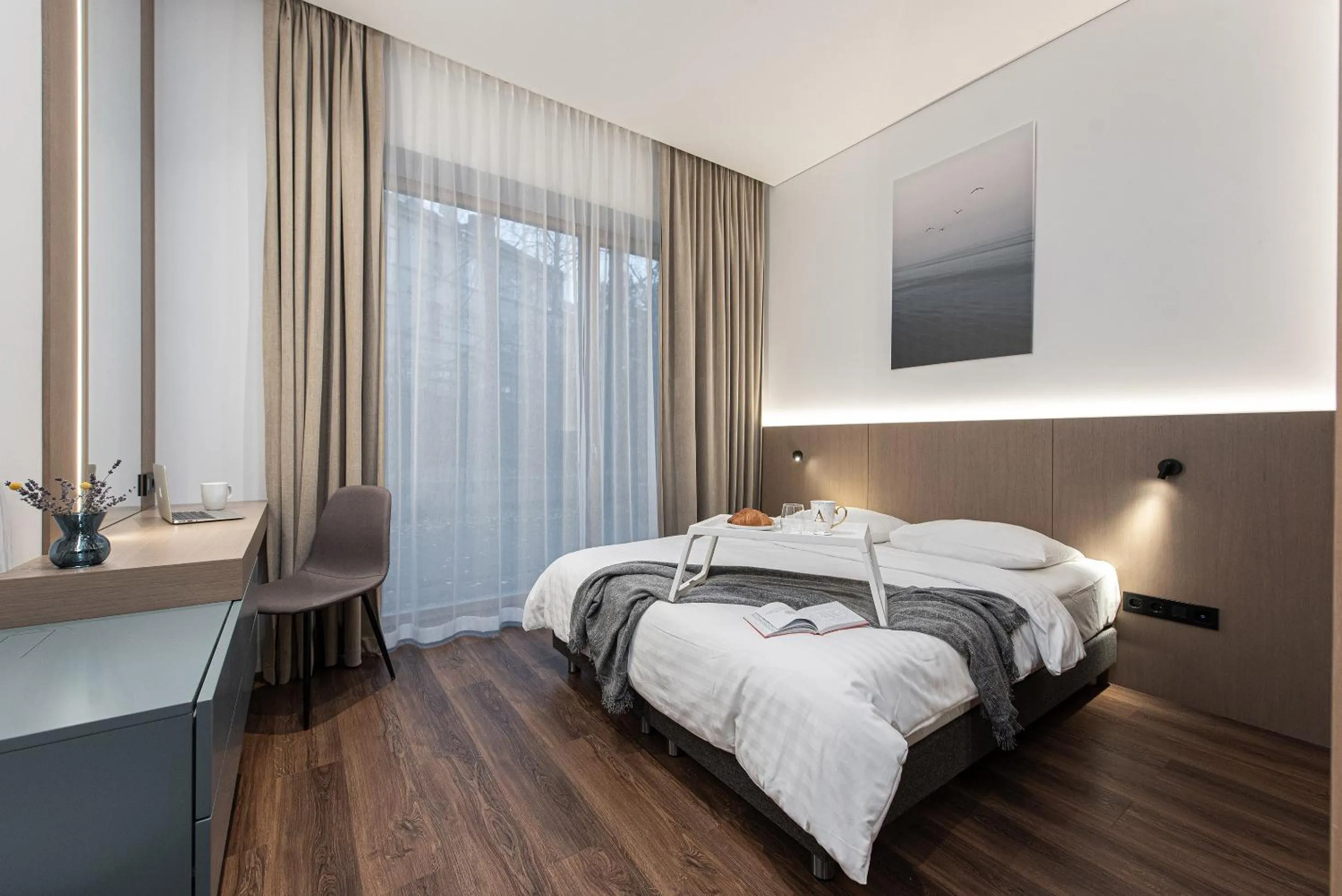 New Bastion Life Apartments w- Free Garage Prkg & Self Check-in I cohost