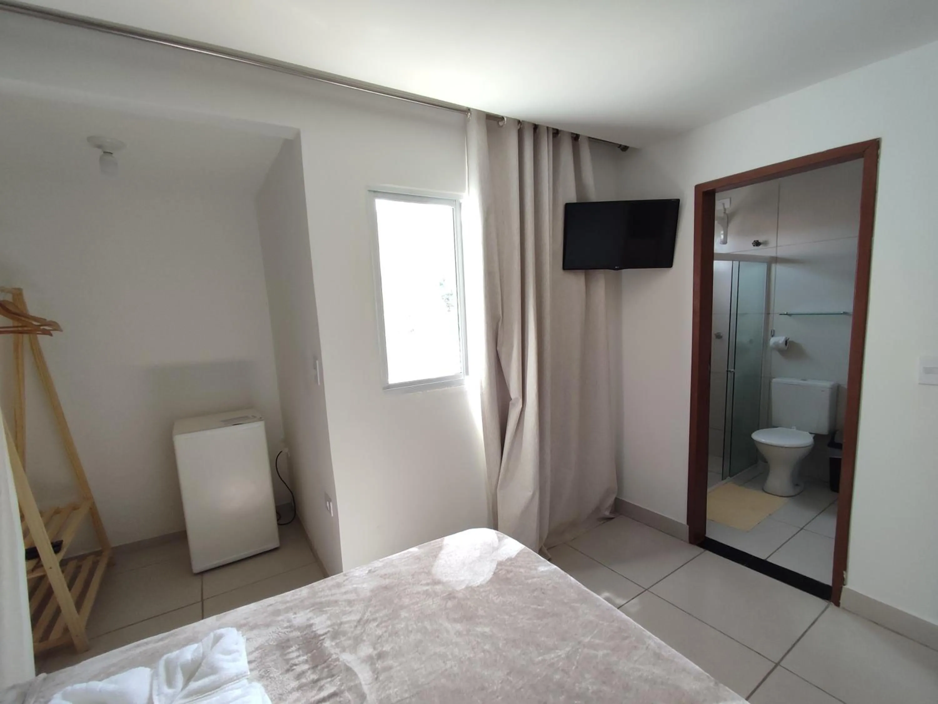 Shower, Bed in Pousada Santovo