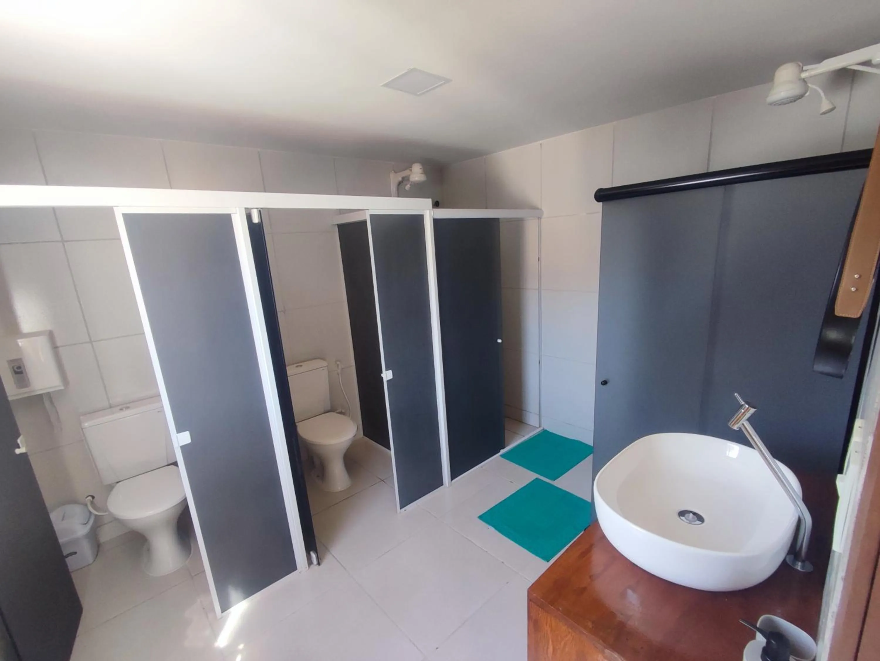 Shower in Pousada Santovo
