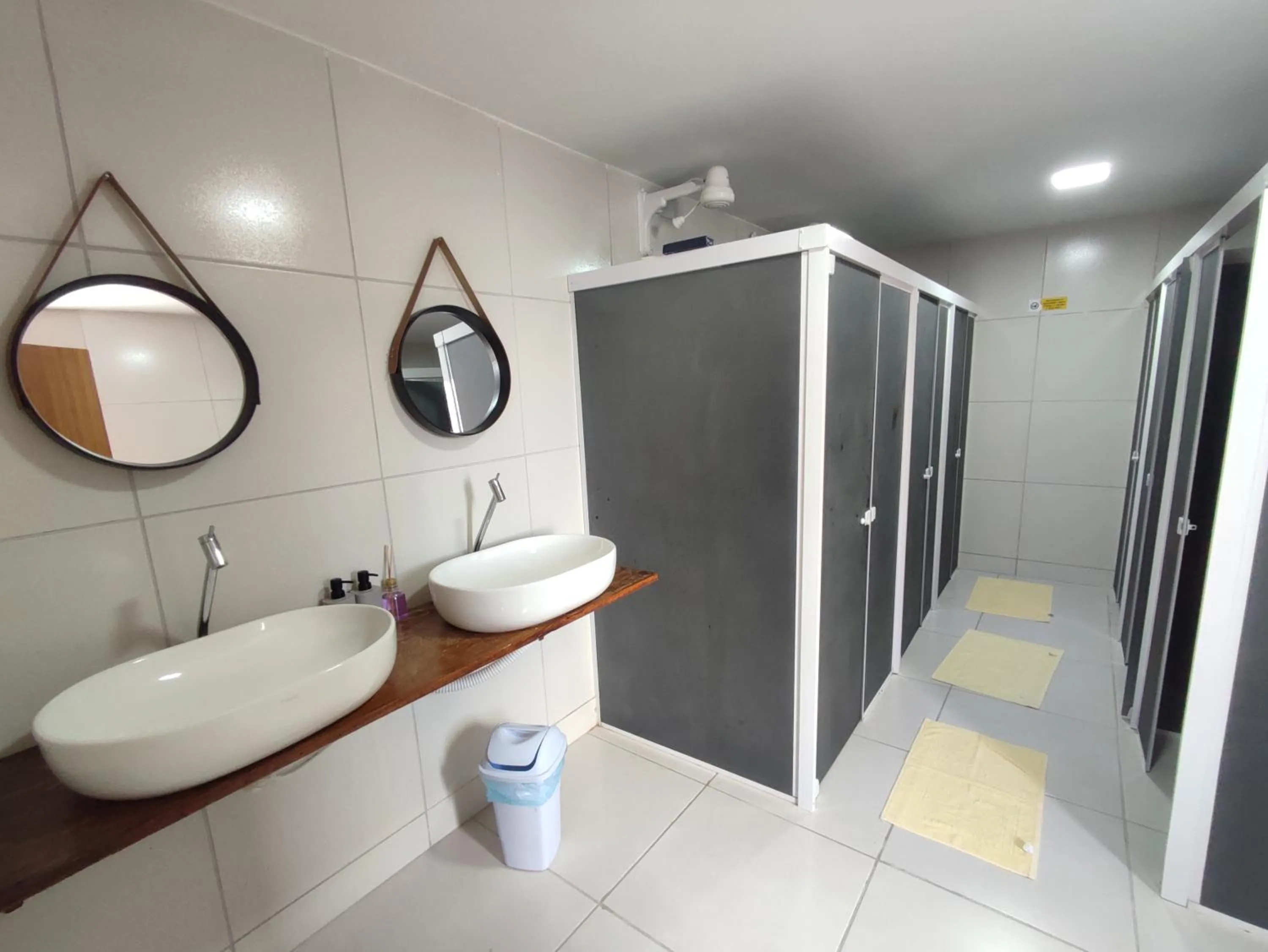 Shower in Pousada Santovo