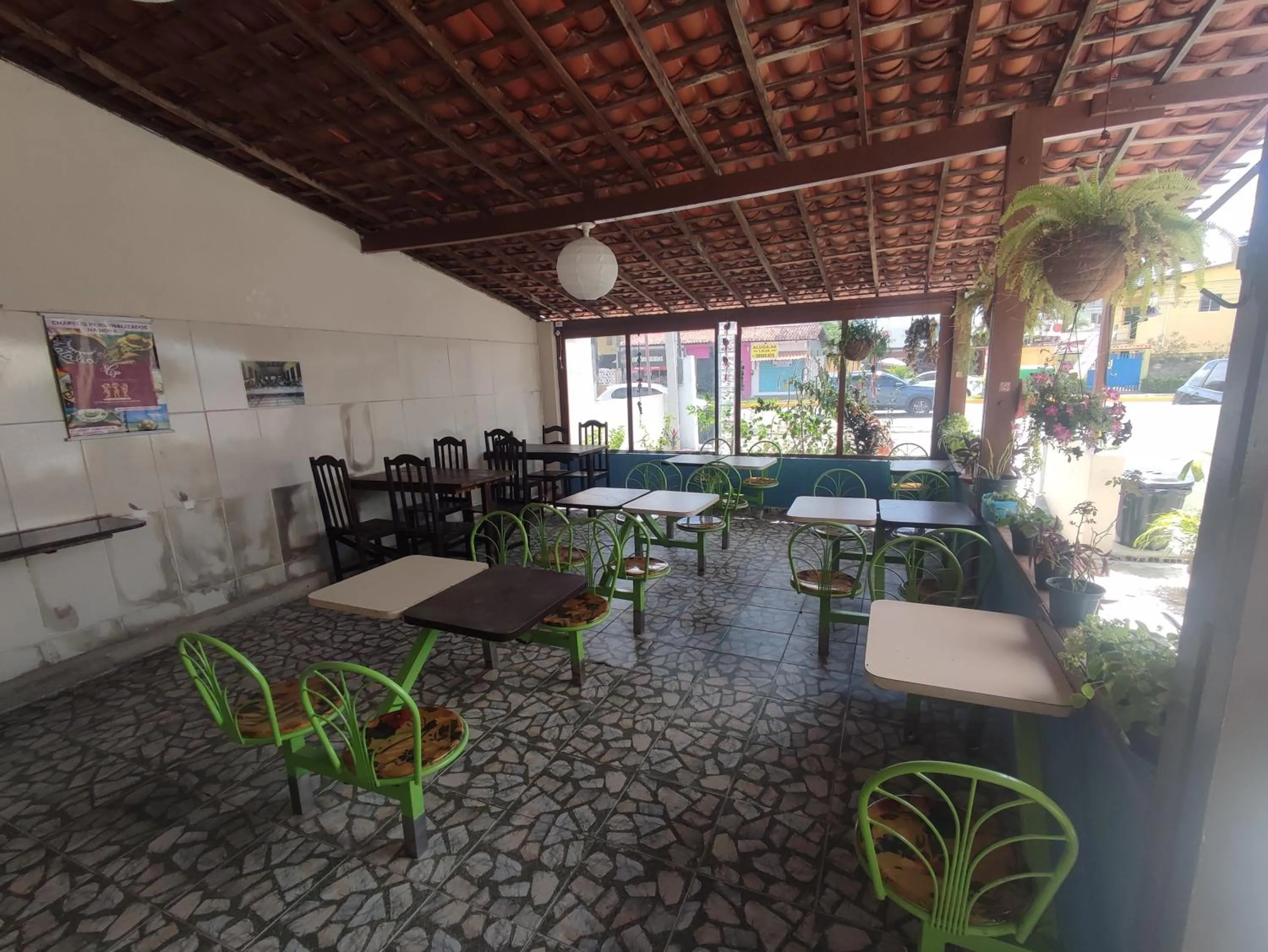 Restaurant/places to eat in Pousada Santovo