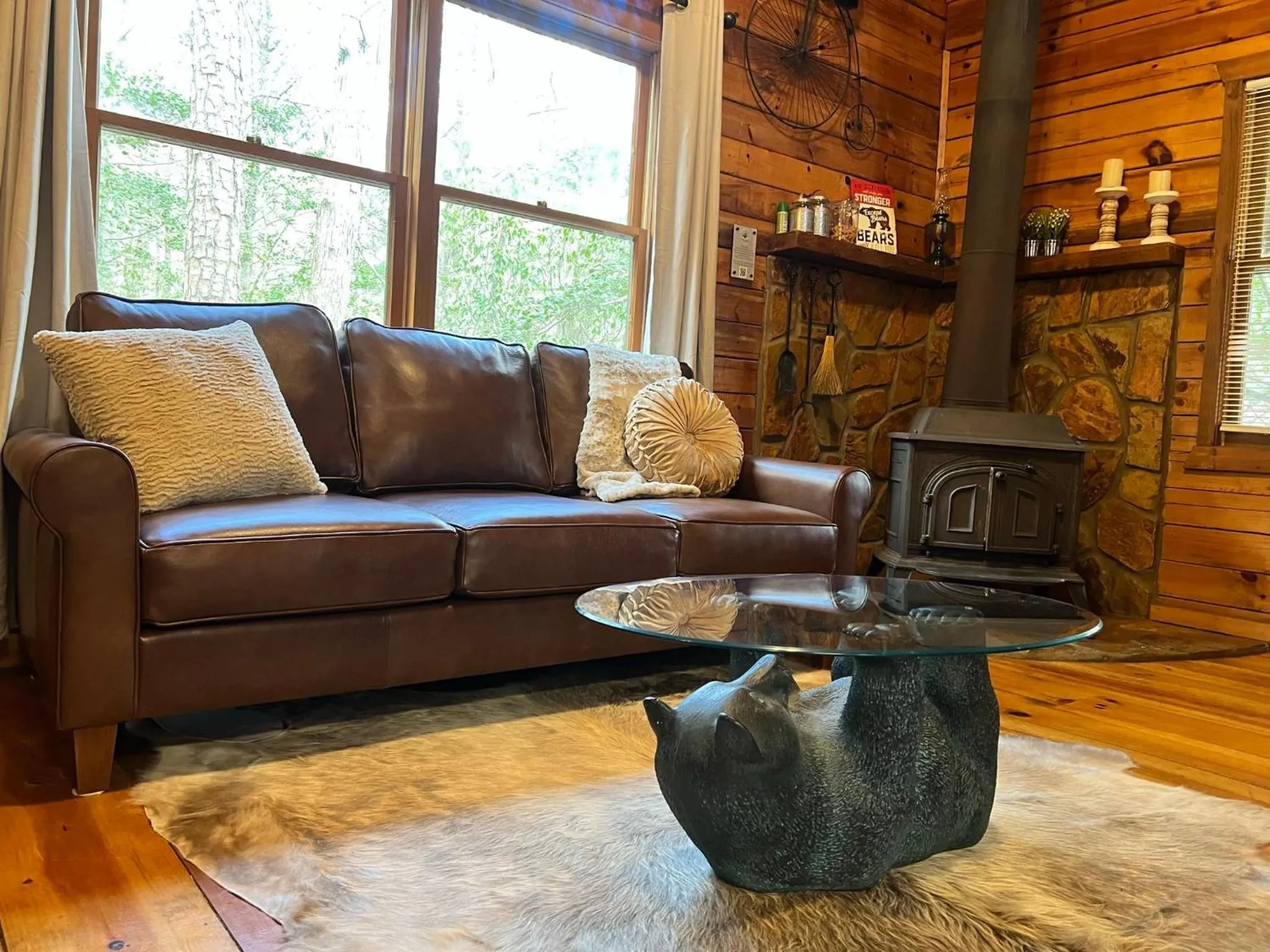 Log Cabin with Mountain View and Privacy