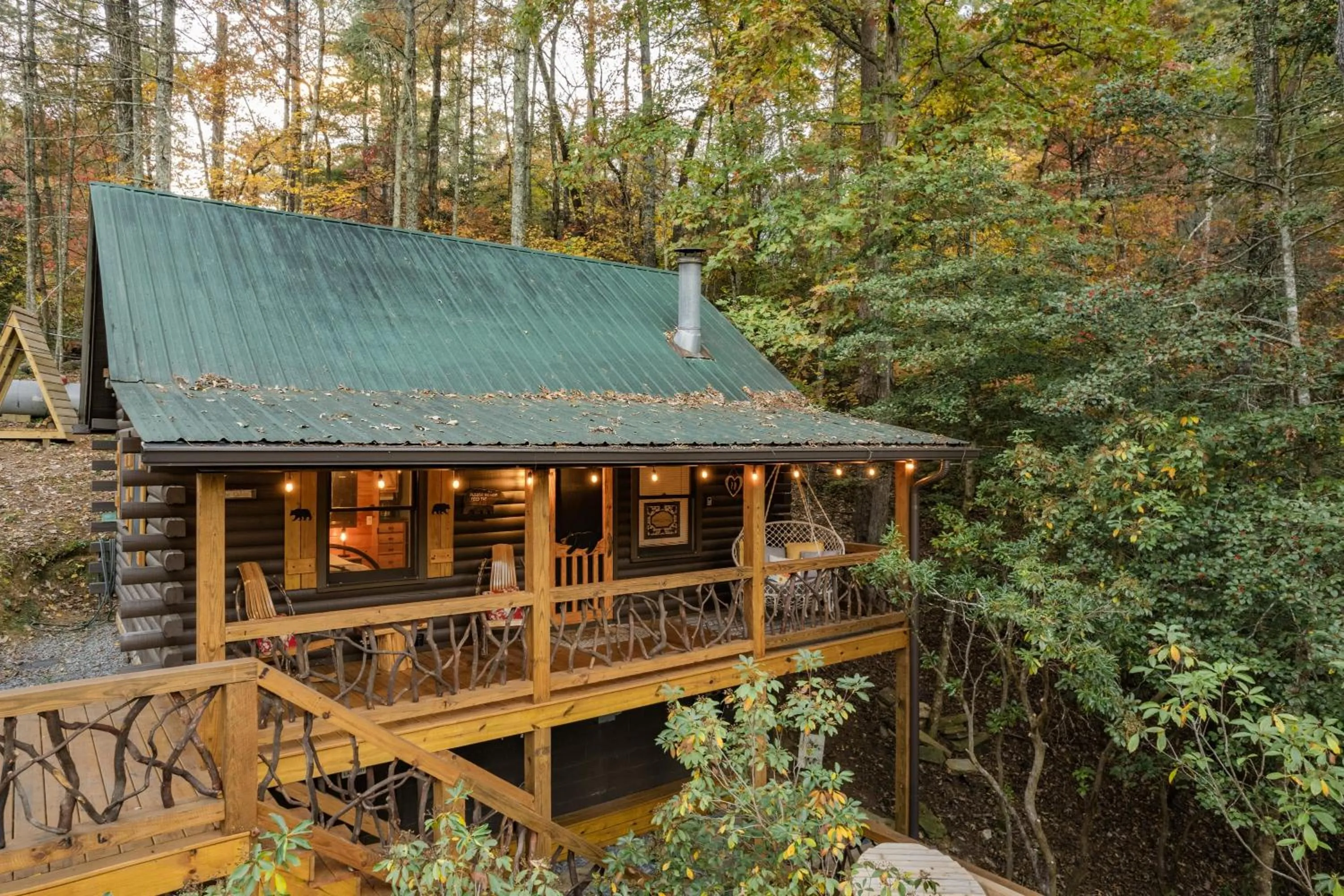 Log Cabin with Mountain View and Privacy